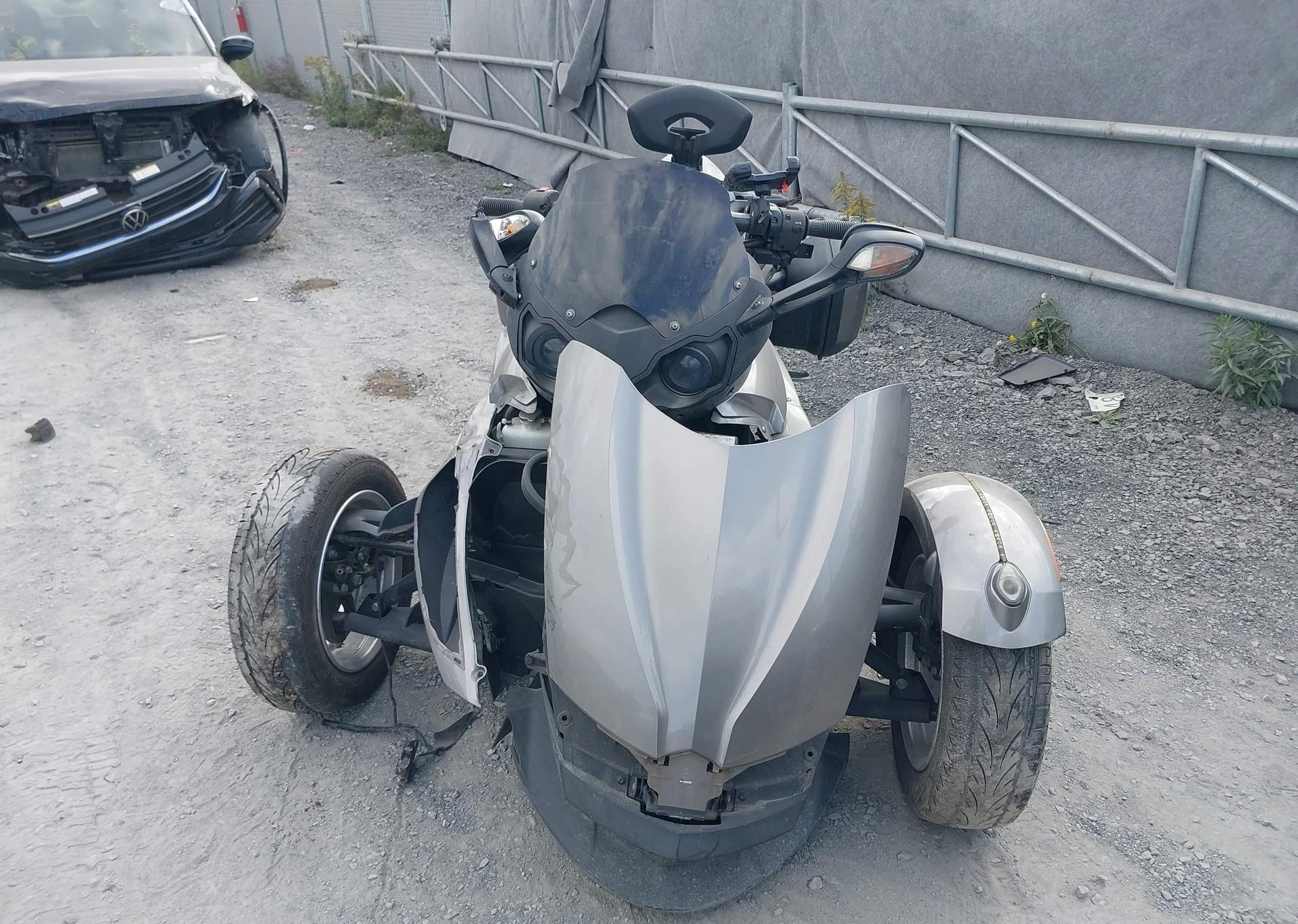 2011 CAN-AM SPYDER ROADSTER RS