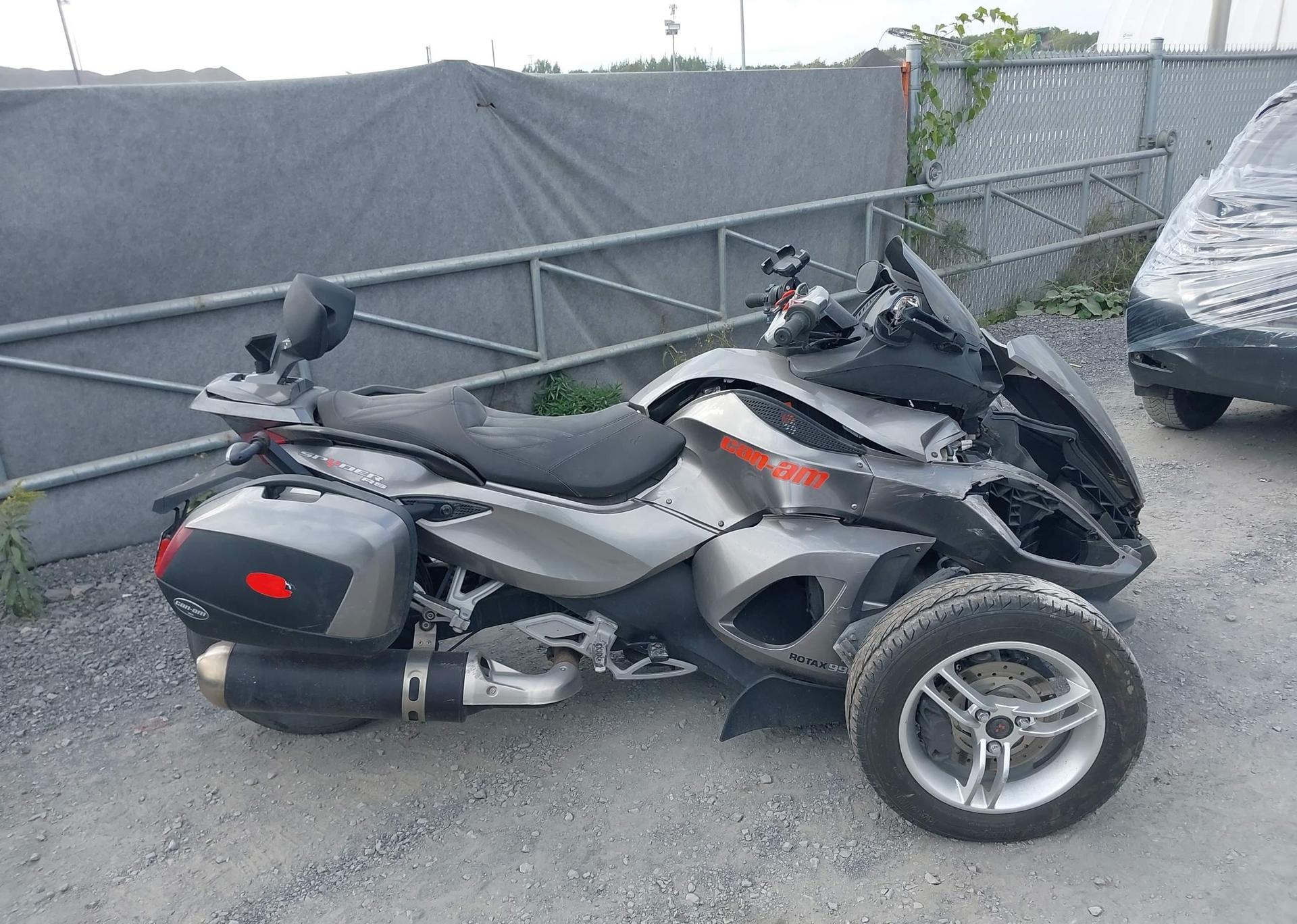 2011 CAN-AM SPYDER ROADSTER RS