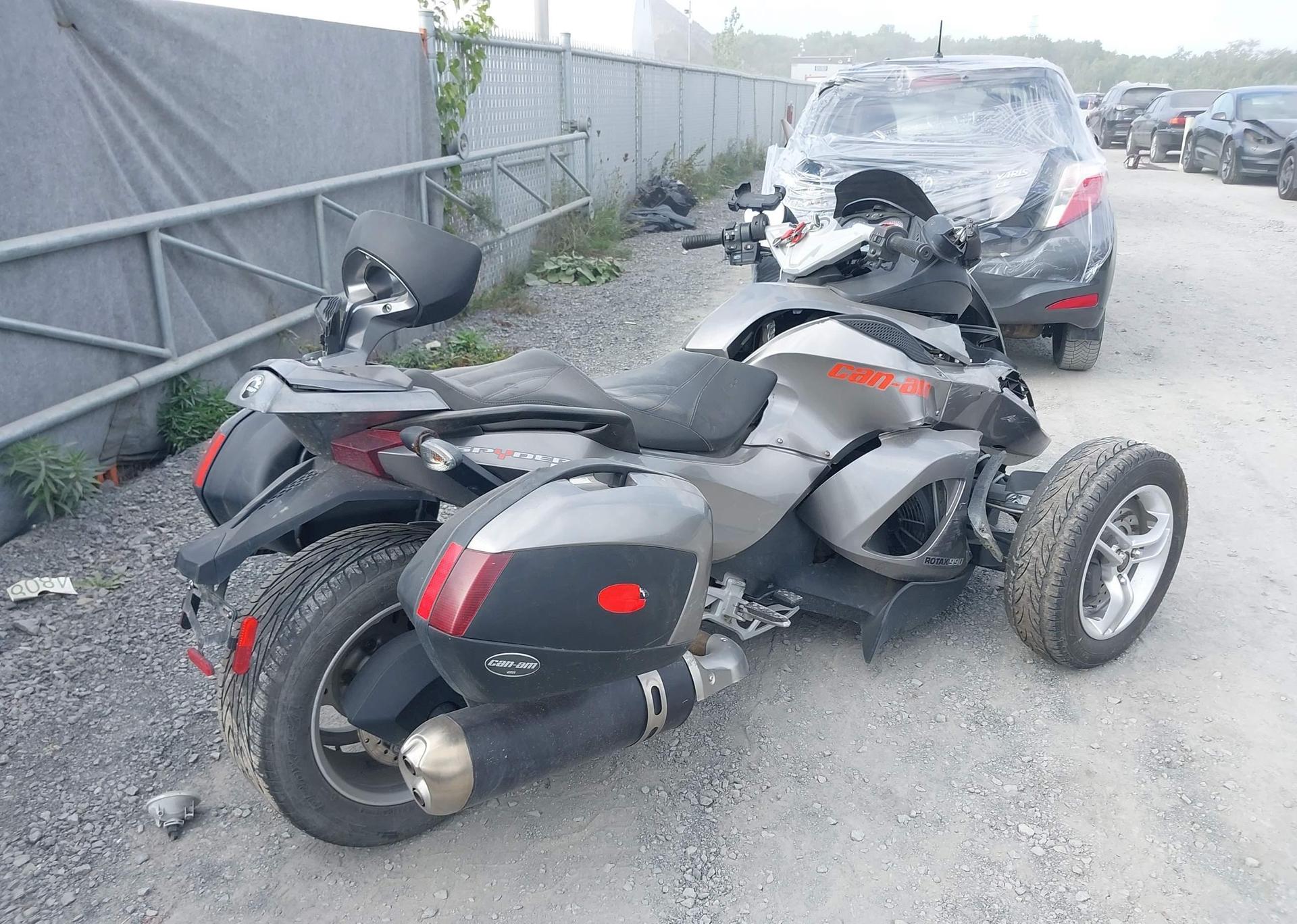 2011 CAN-AM SPYDER ROADSTER RS