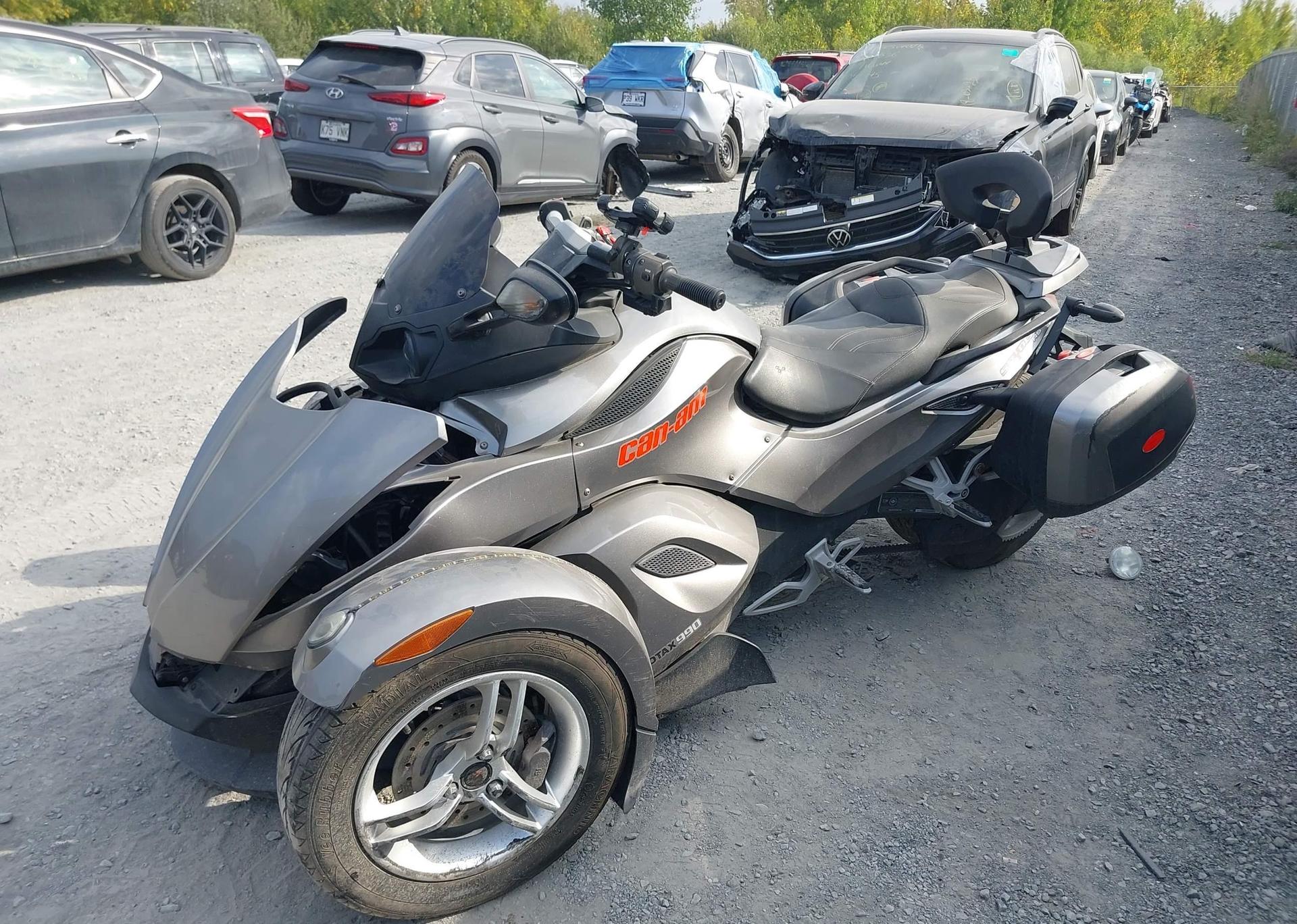 2011 CAN-AM SPYDER ROADSTER RS