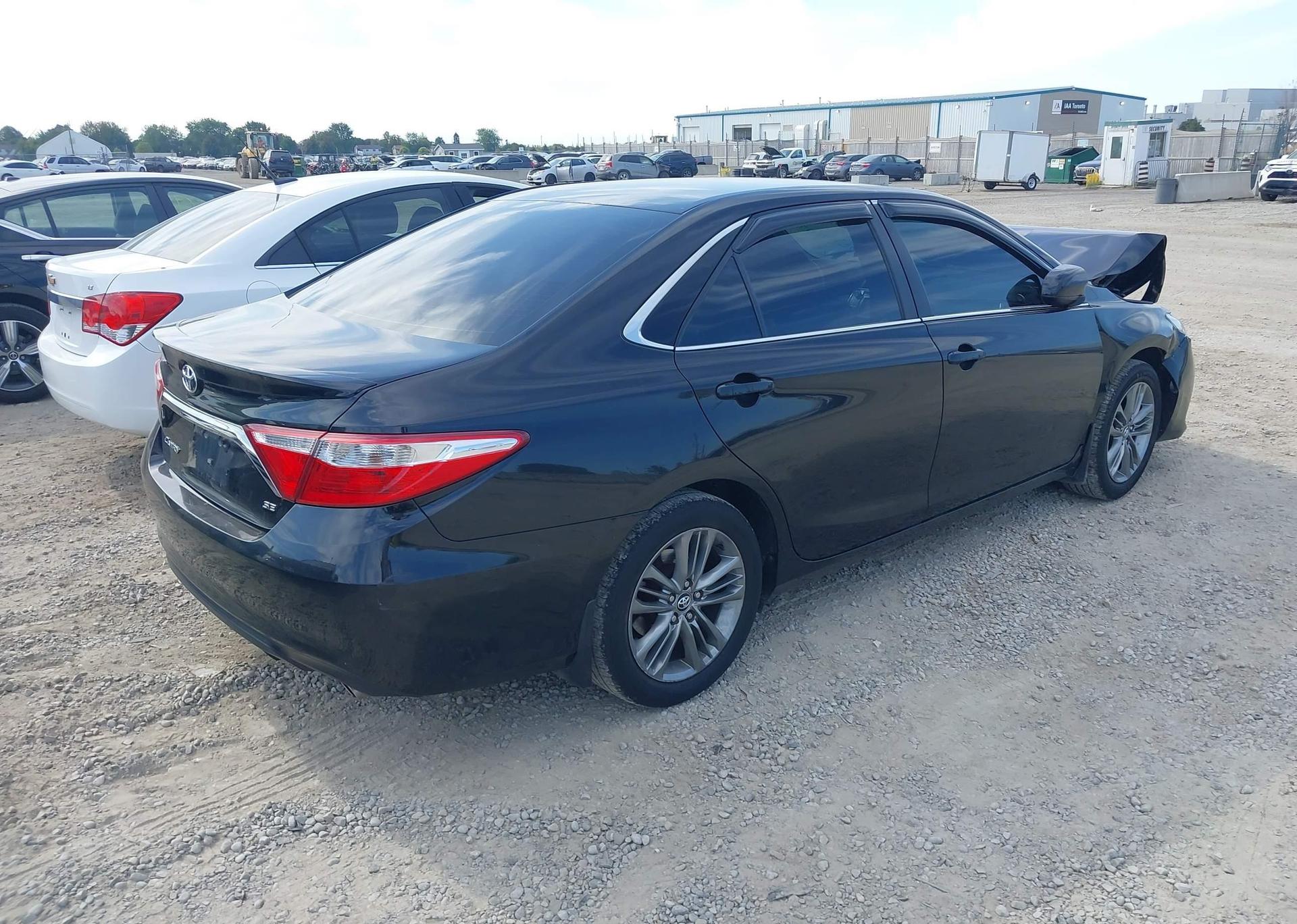 2017 TOYOTA CAMRY SE