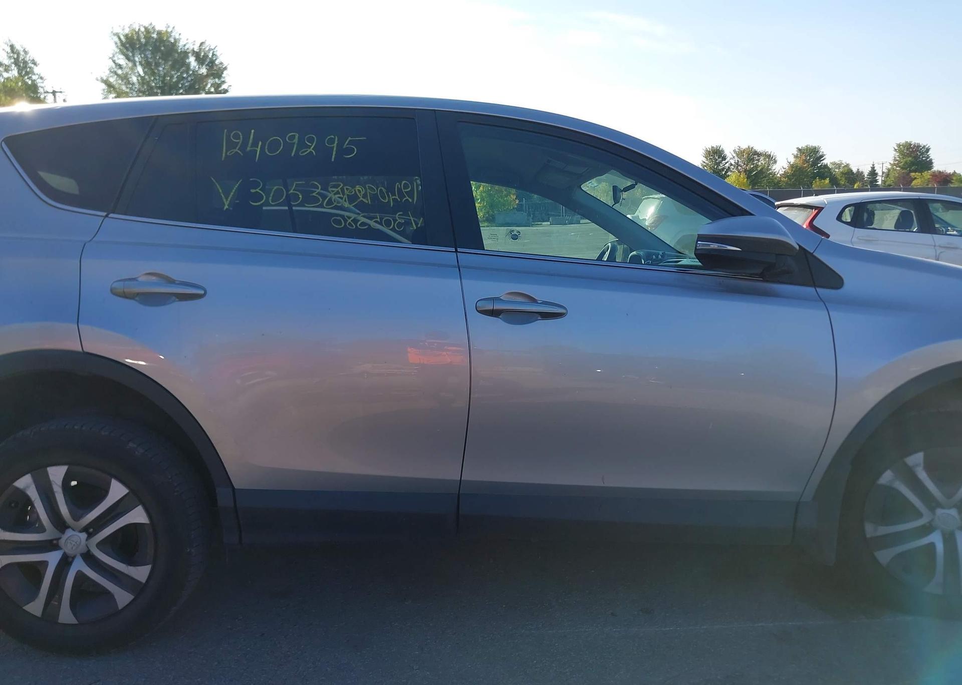 2016 TOYOTA RAV4 LE