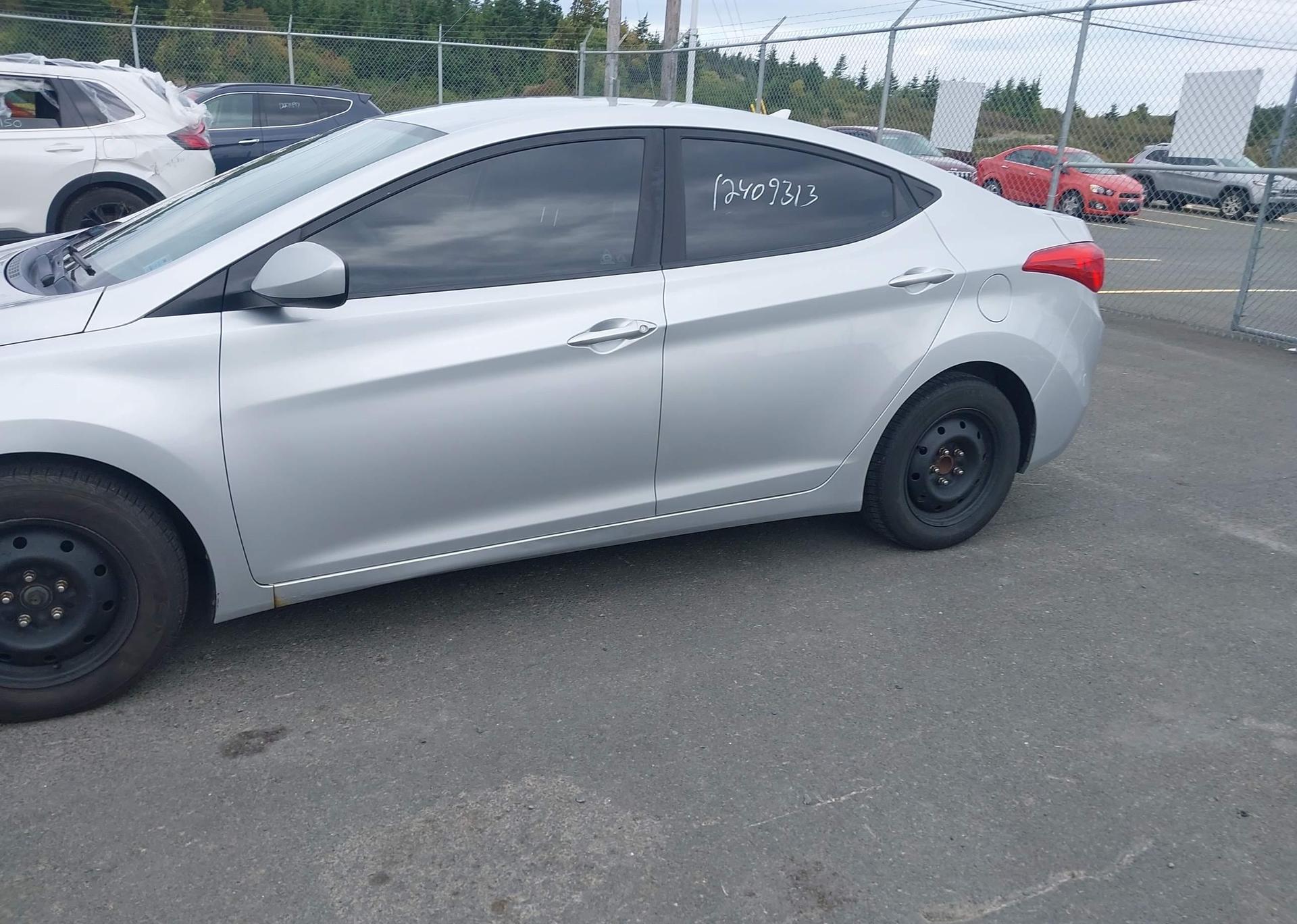 2013 HYUNDAI ELANTRA GL