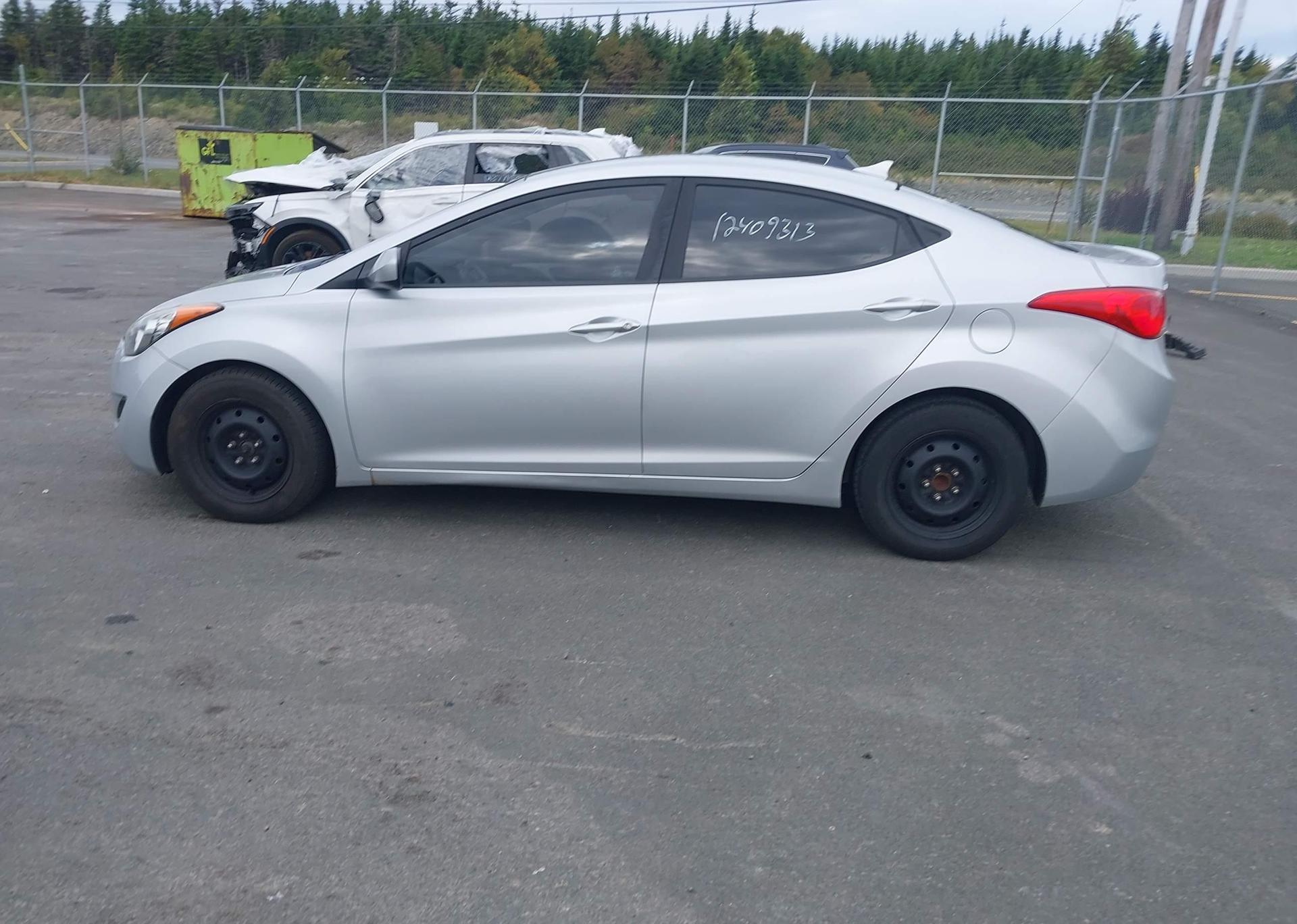 2013 HYUNDAI ELANTRA GL