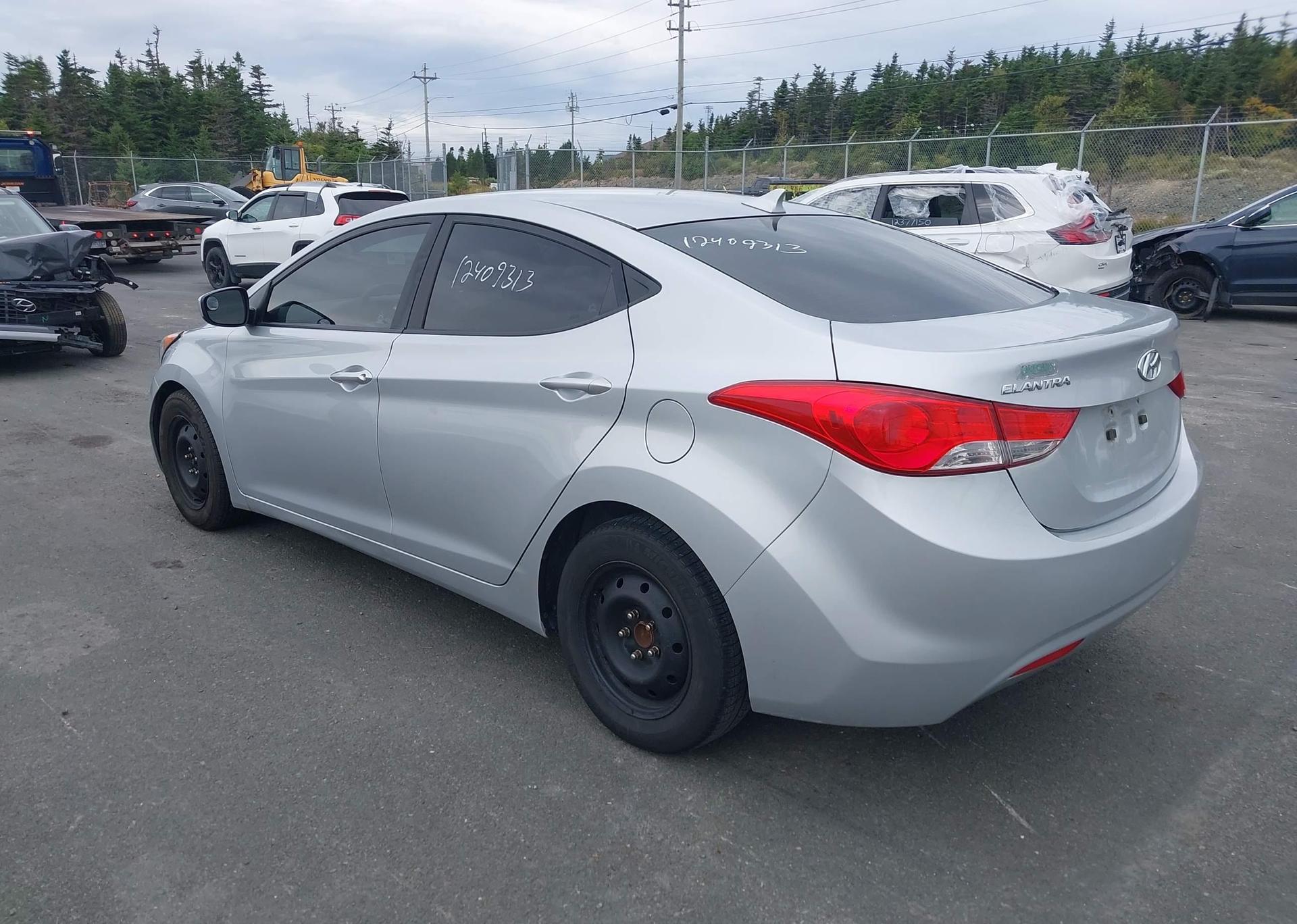 2013 HYUNDAI ELANTRA GL