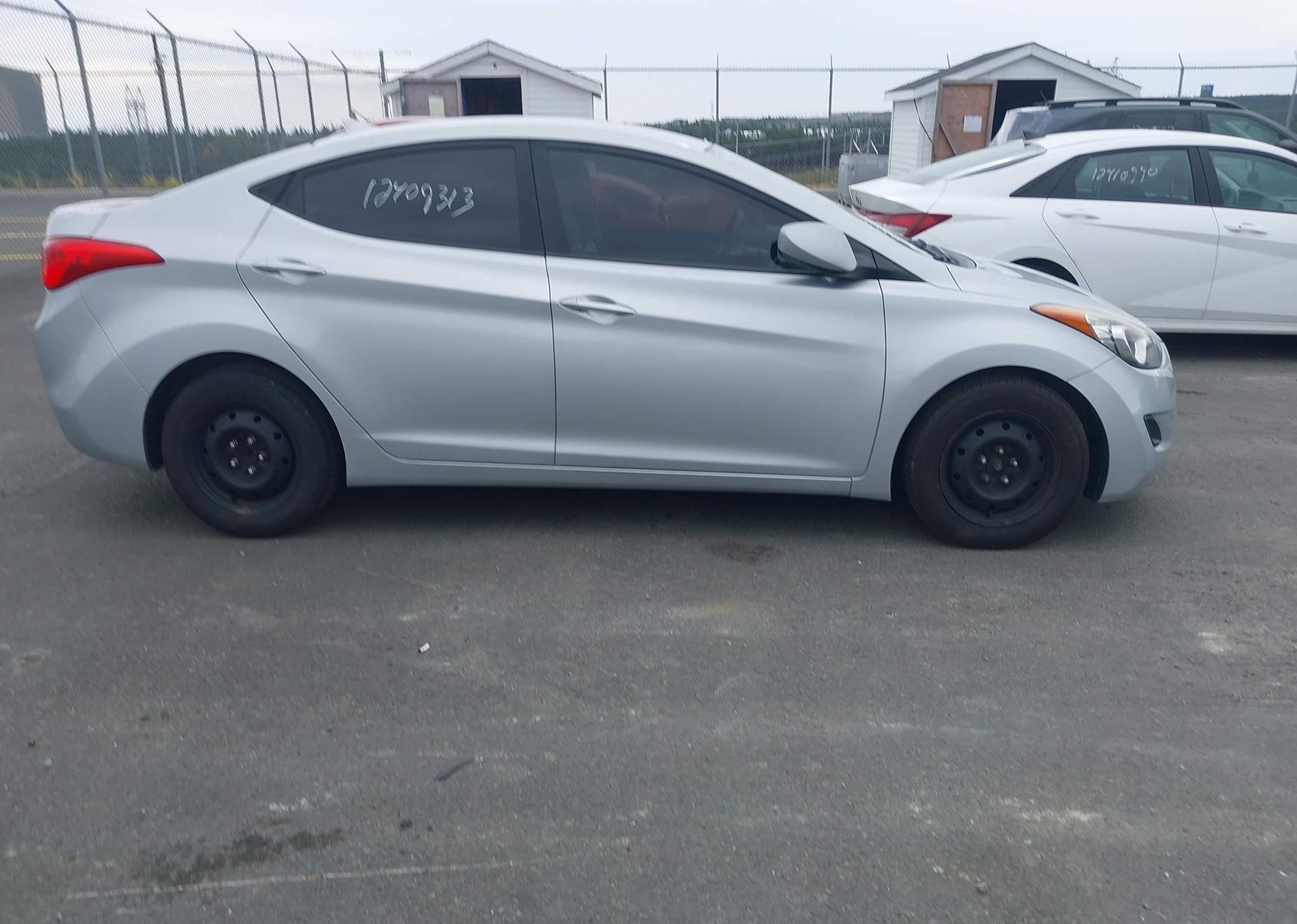 2013 HYUNDAI ELANTRA GL