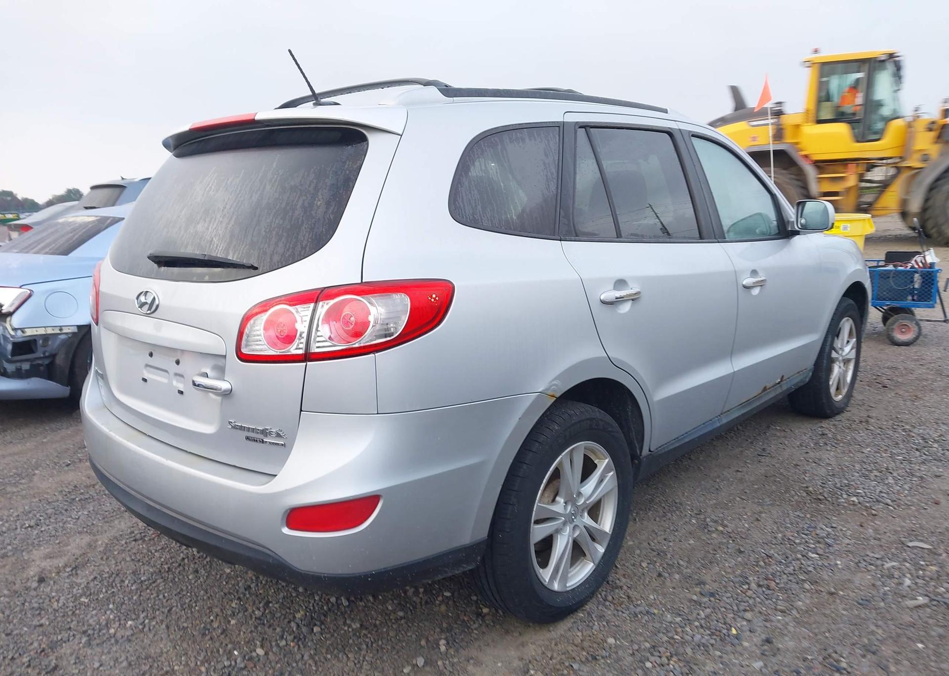 2010 HYUNDAI SANTA FE SE