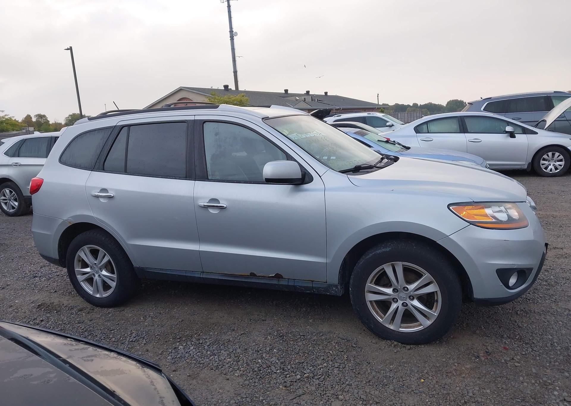2010 HYUNDAI SANTA FE SE