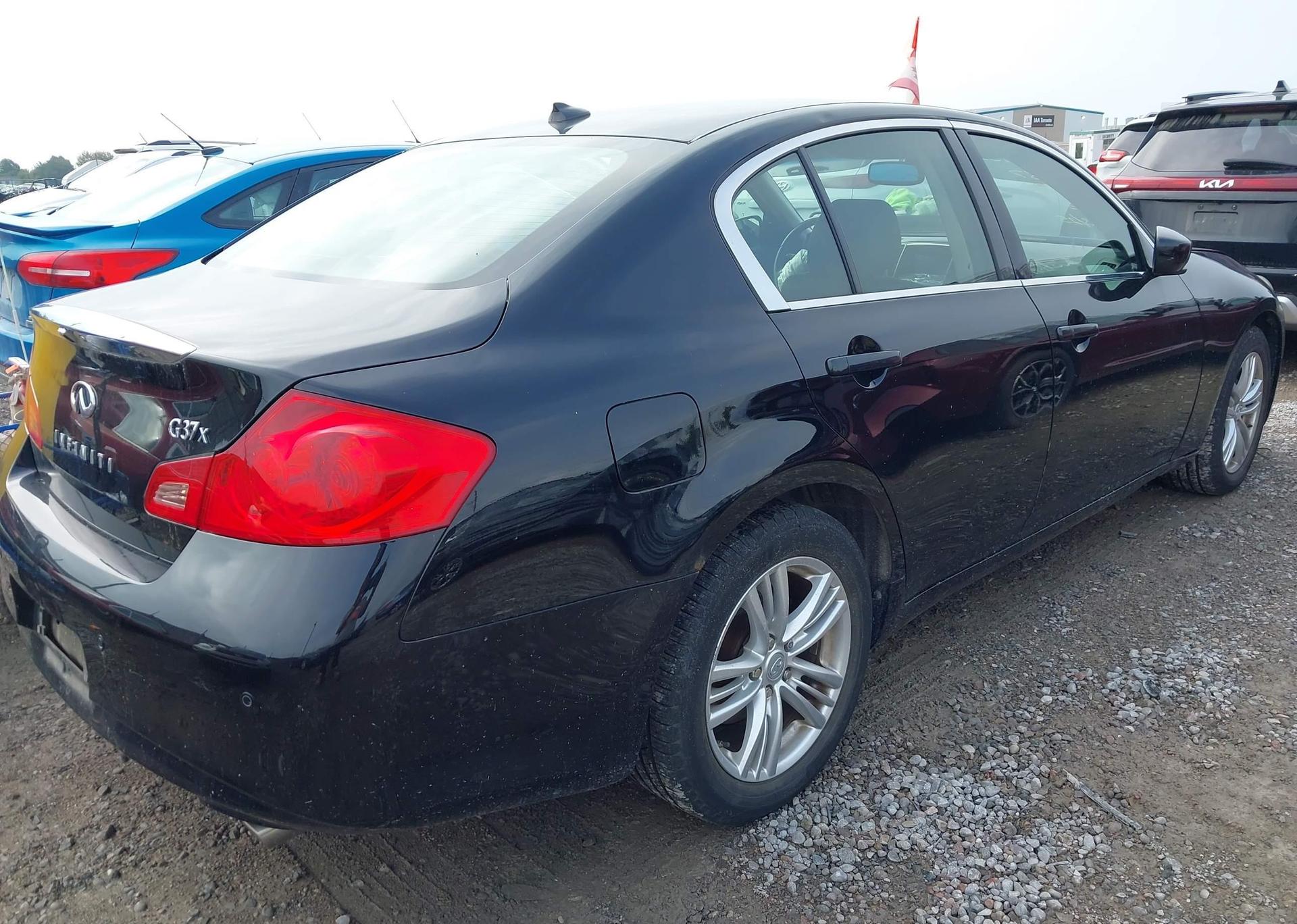 2011 INFINITI G37