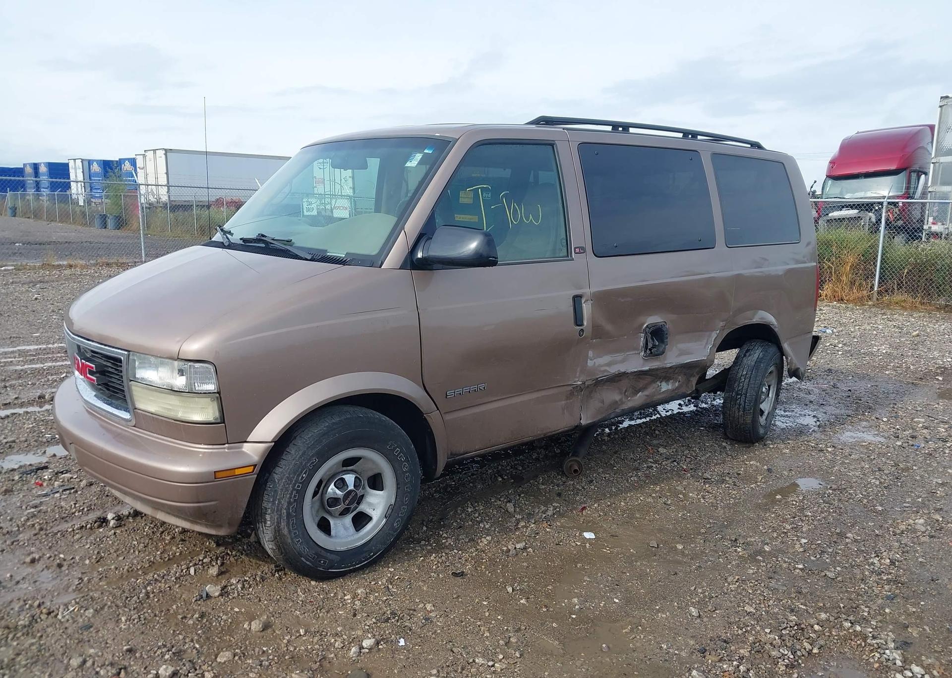 2002 GMC SAFARI SL