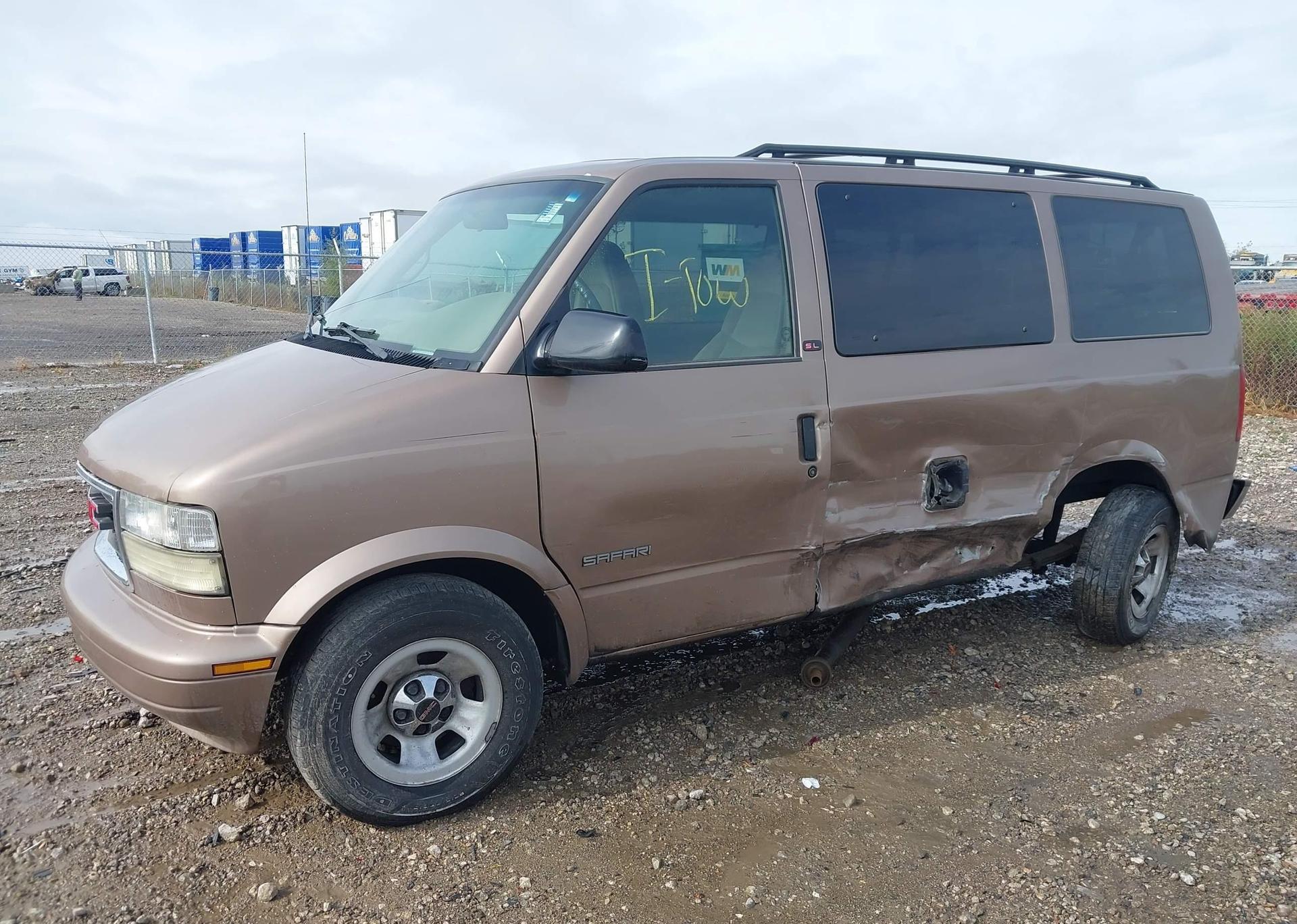 2002 GMC SAFARI SL