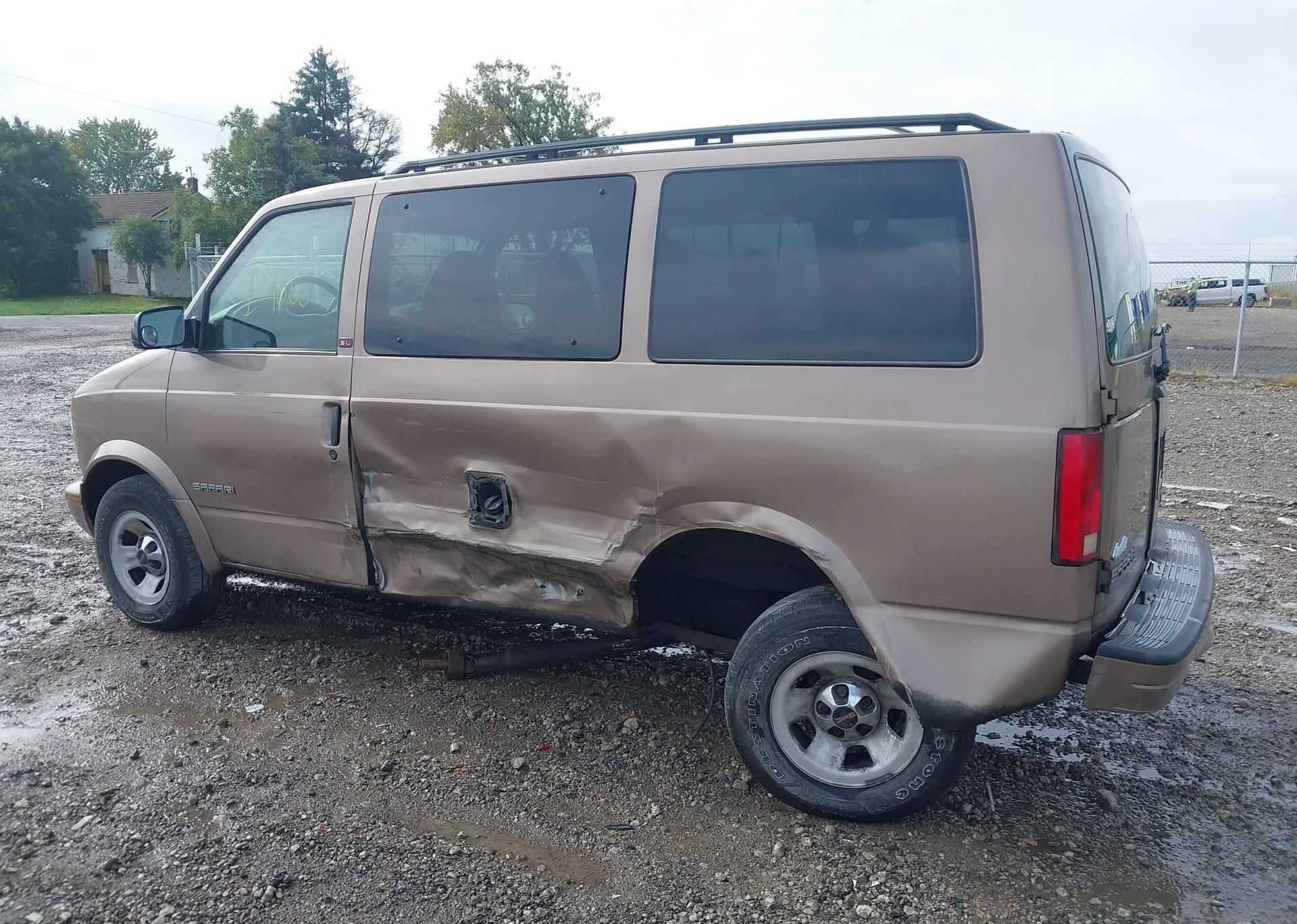 2002 GMC SAFARI SL