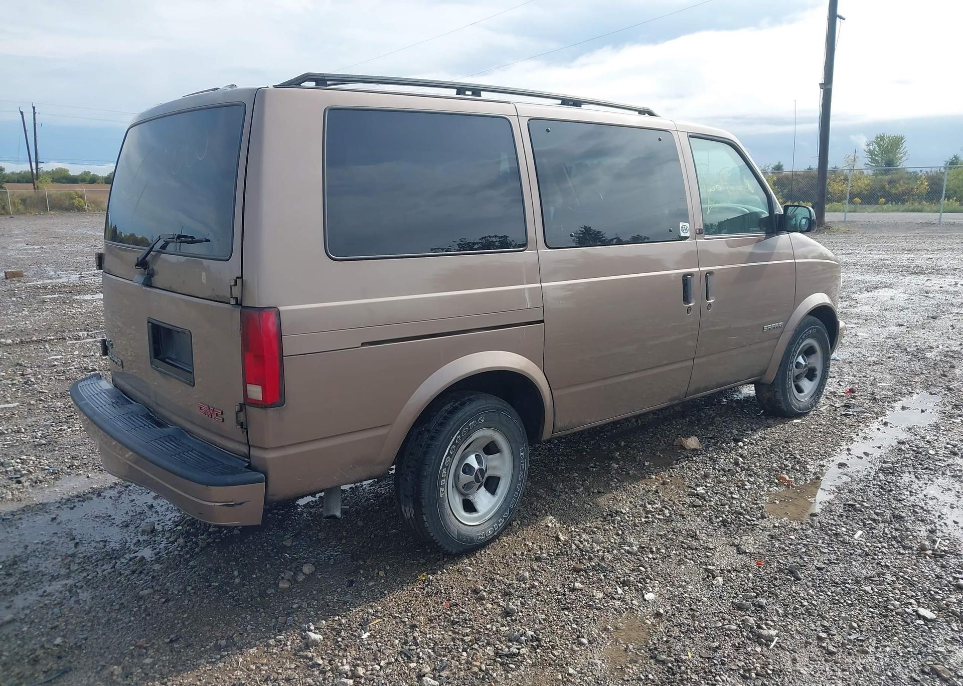 2002 GMC SAFARI SL