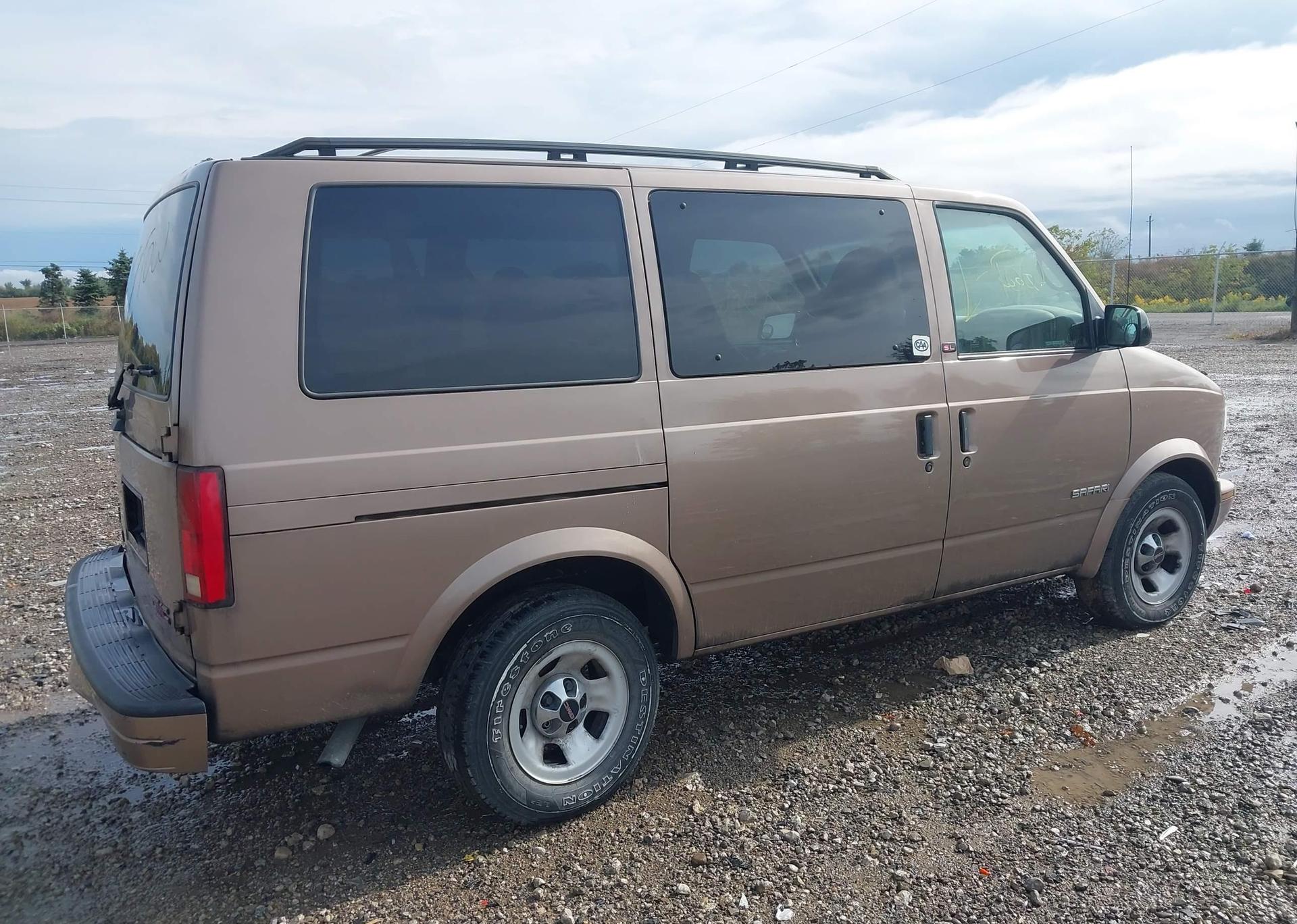 2002 GMC SAFARI SL