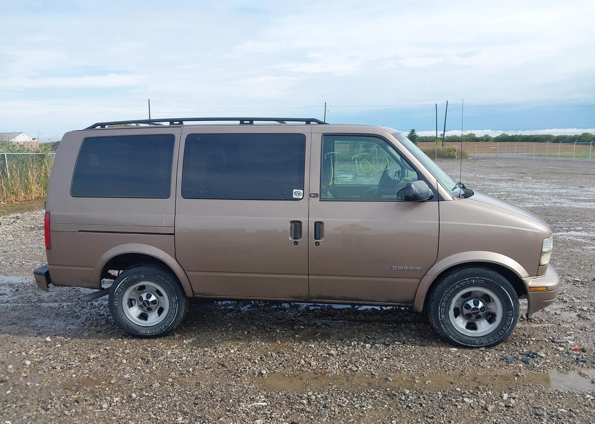 2002 GMC SAFARI SL