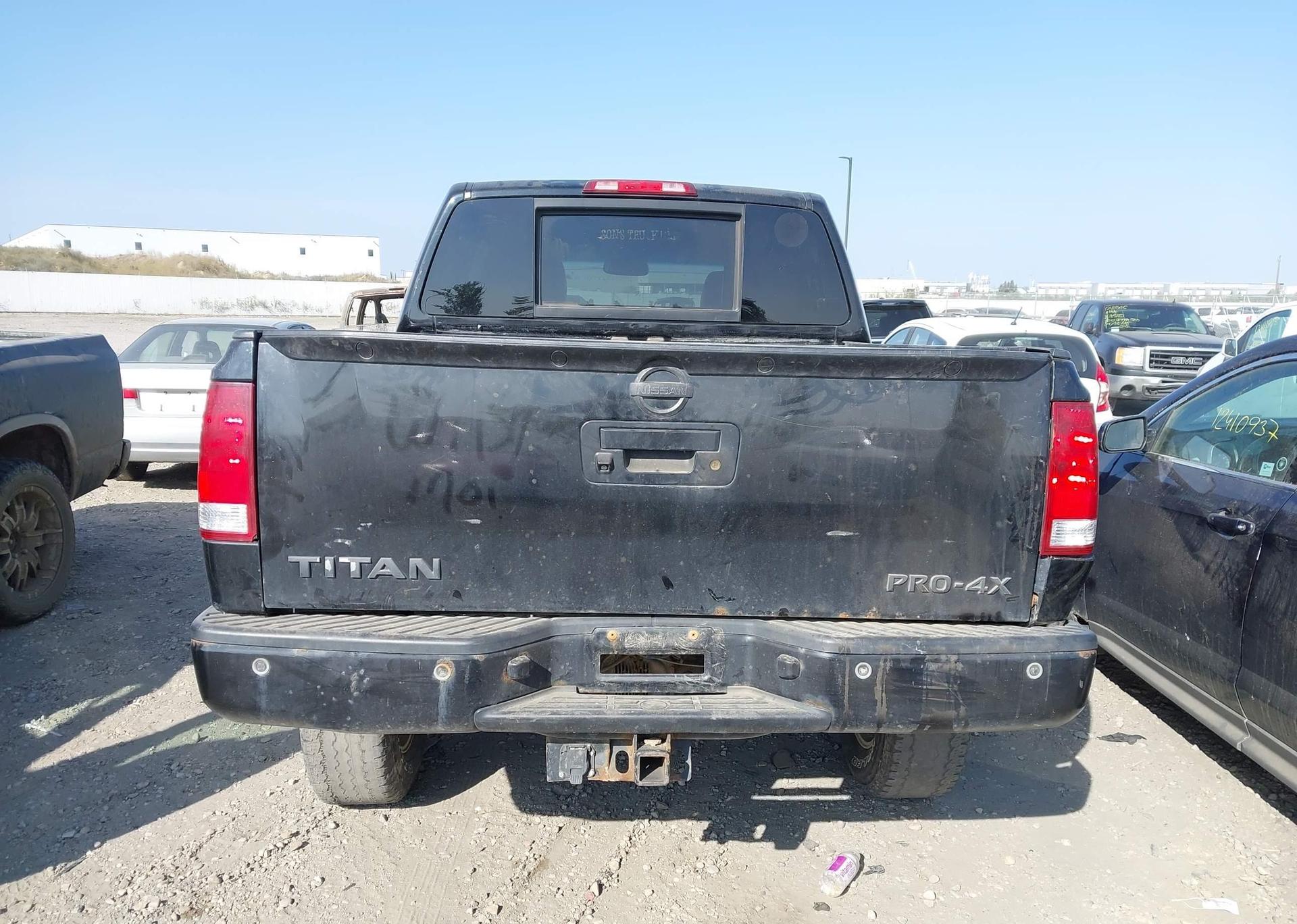 2015 NISSAN TITAN