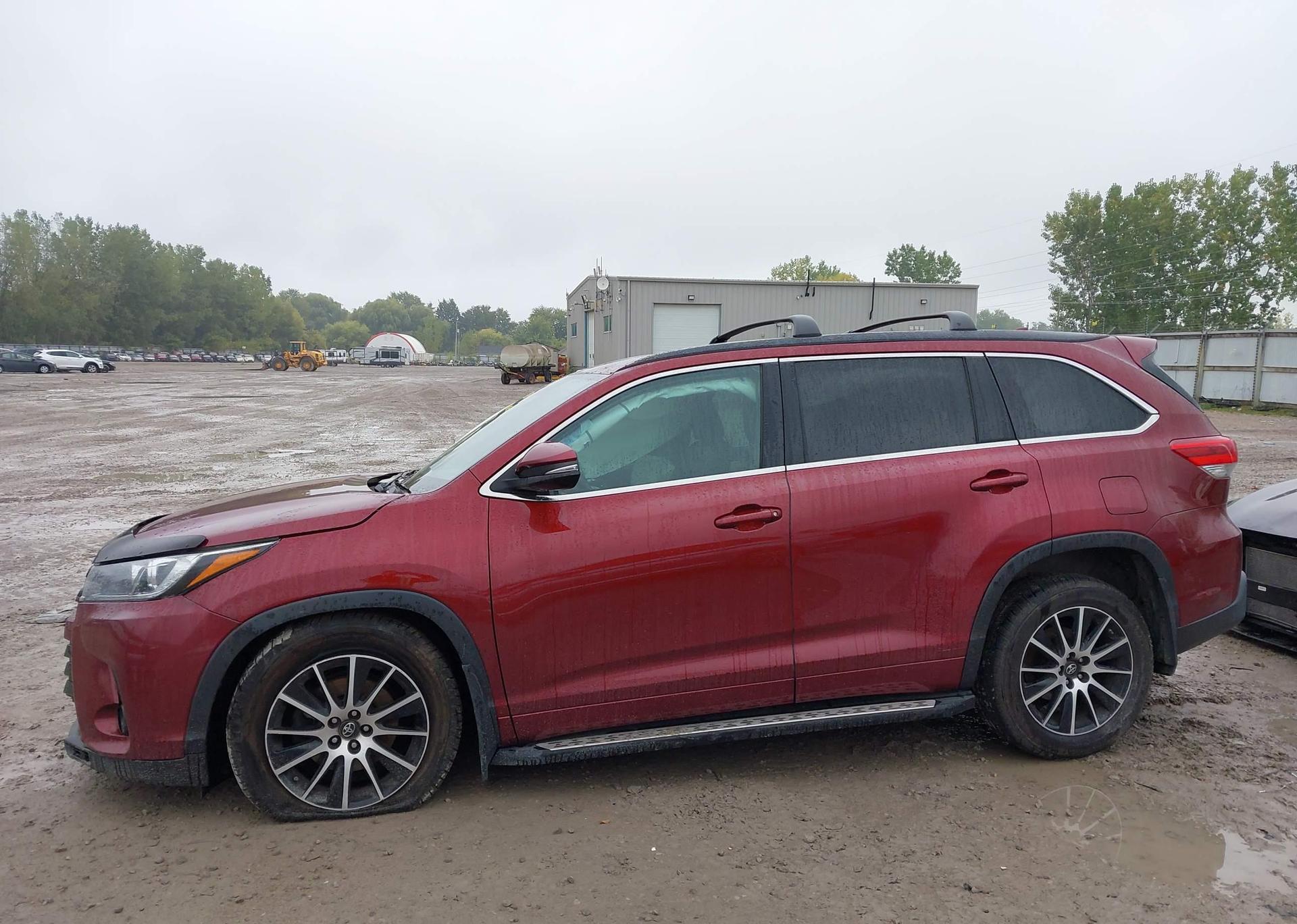 2017 TOYOTA HIGHLANDER