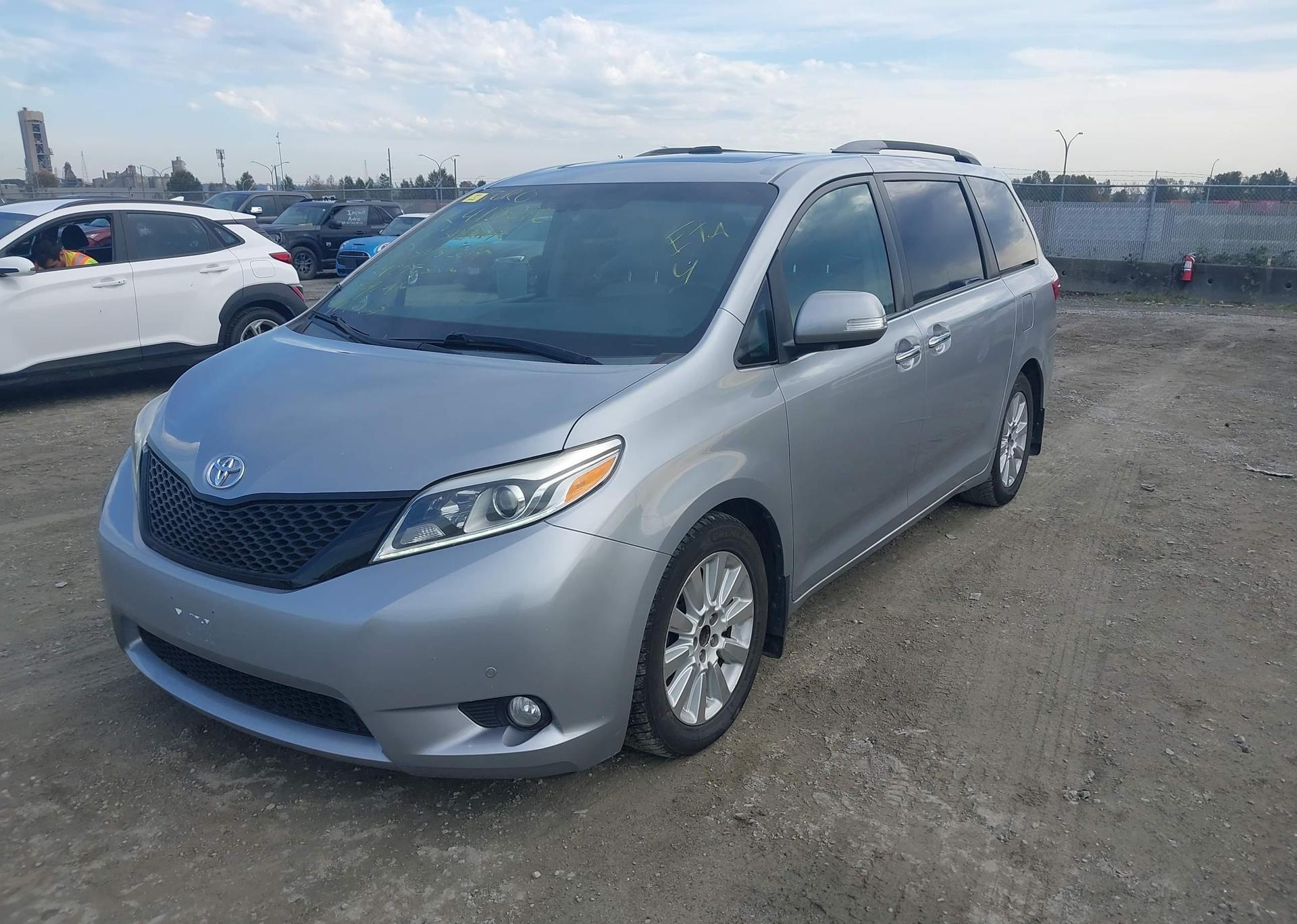 2015 TOYOTA SIENNA XLE