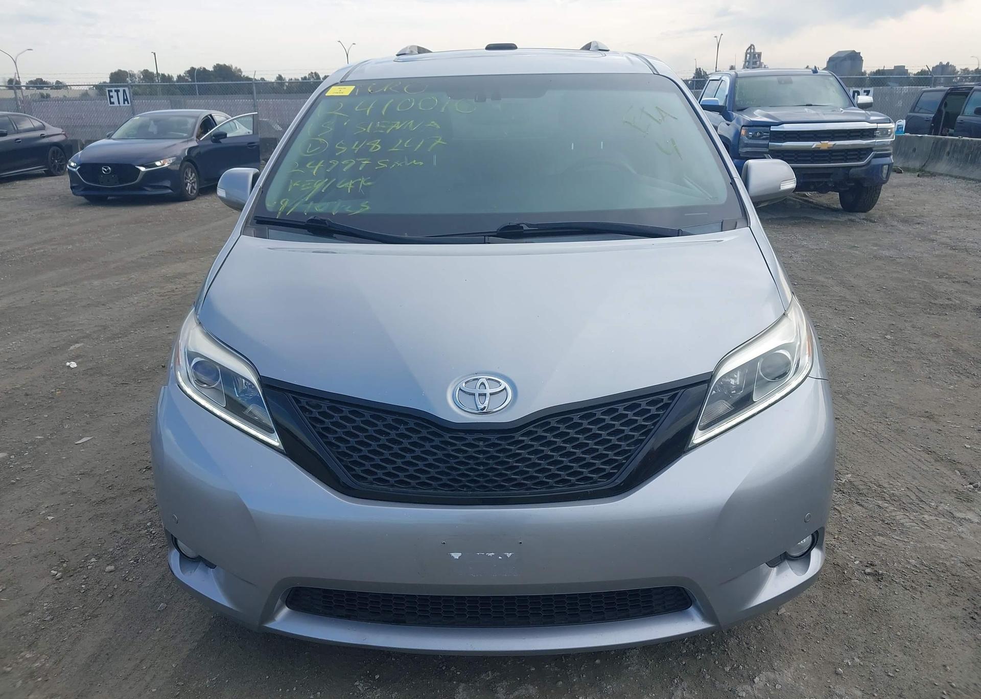 2015 TOYOTA SIENNA XLE