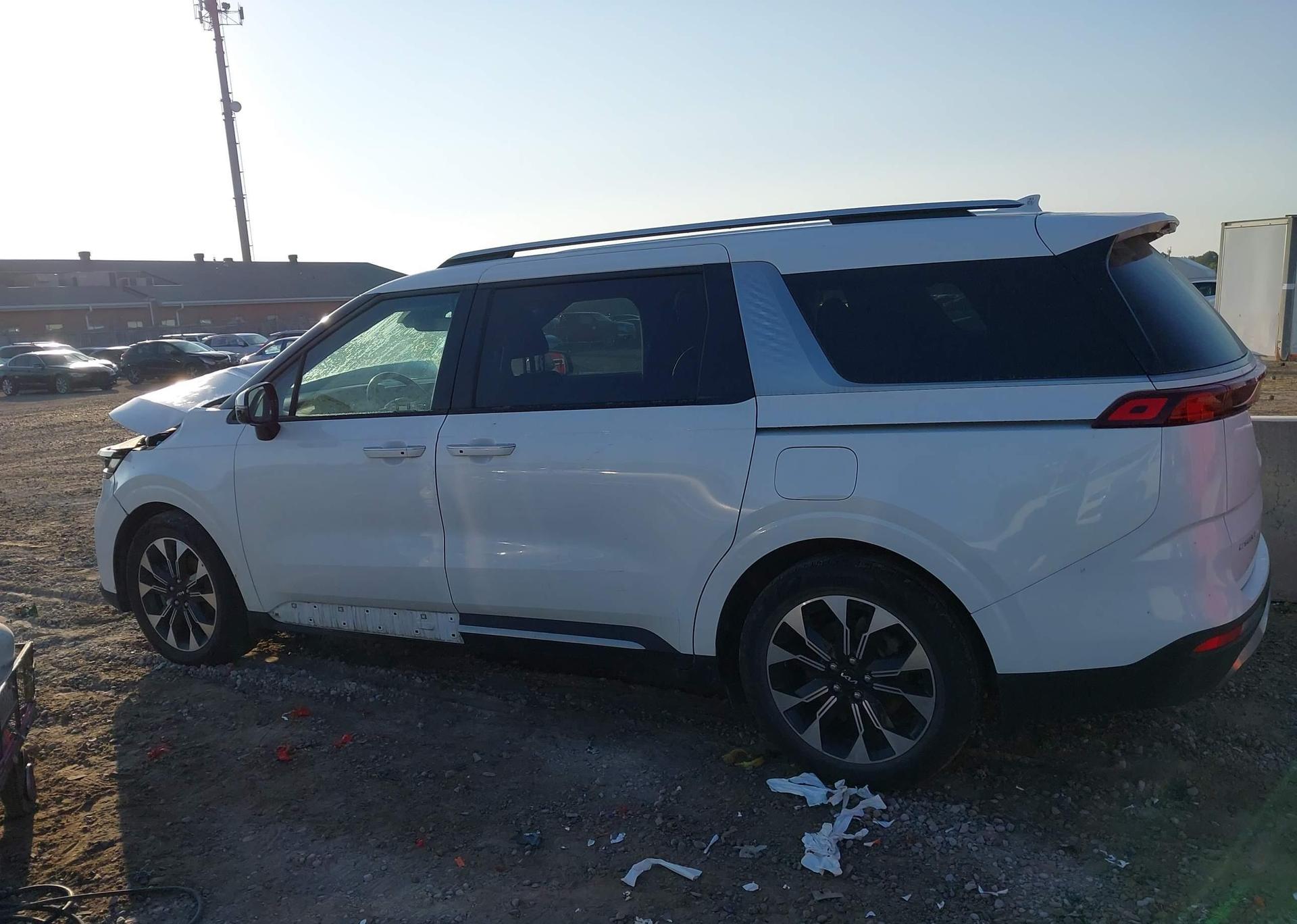 2024 KIA CARNIVAL EX