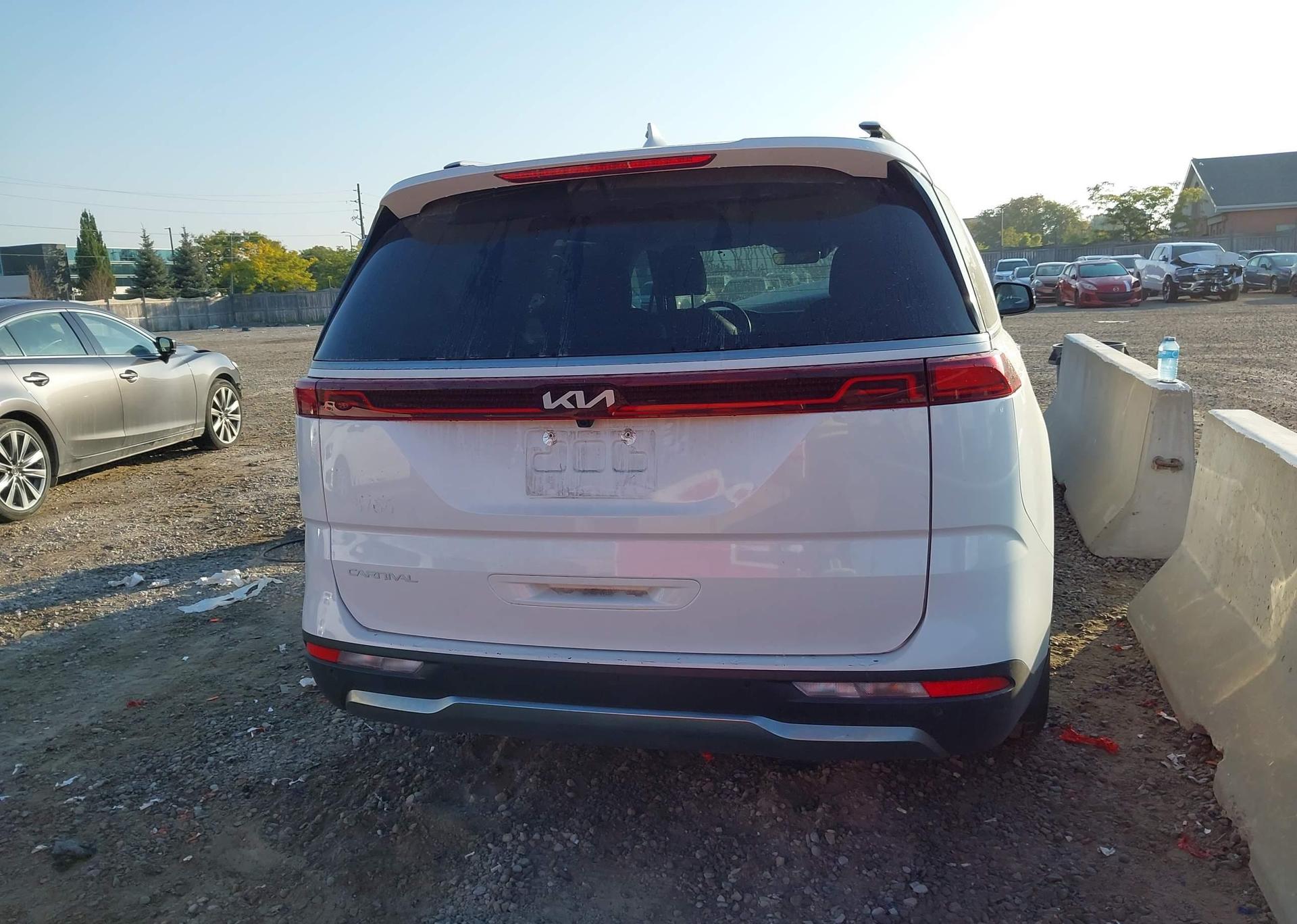2024 KIA CARNIVAL EX