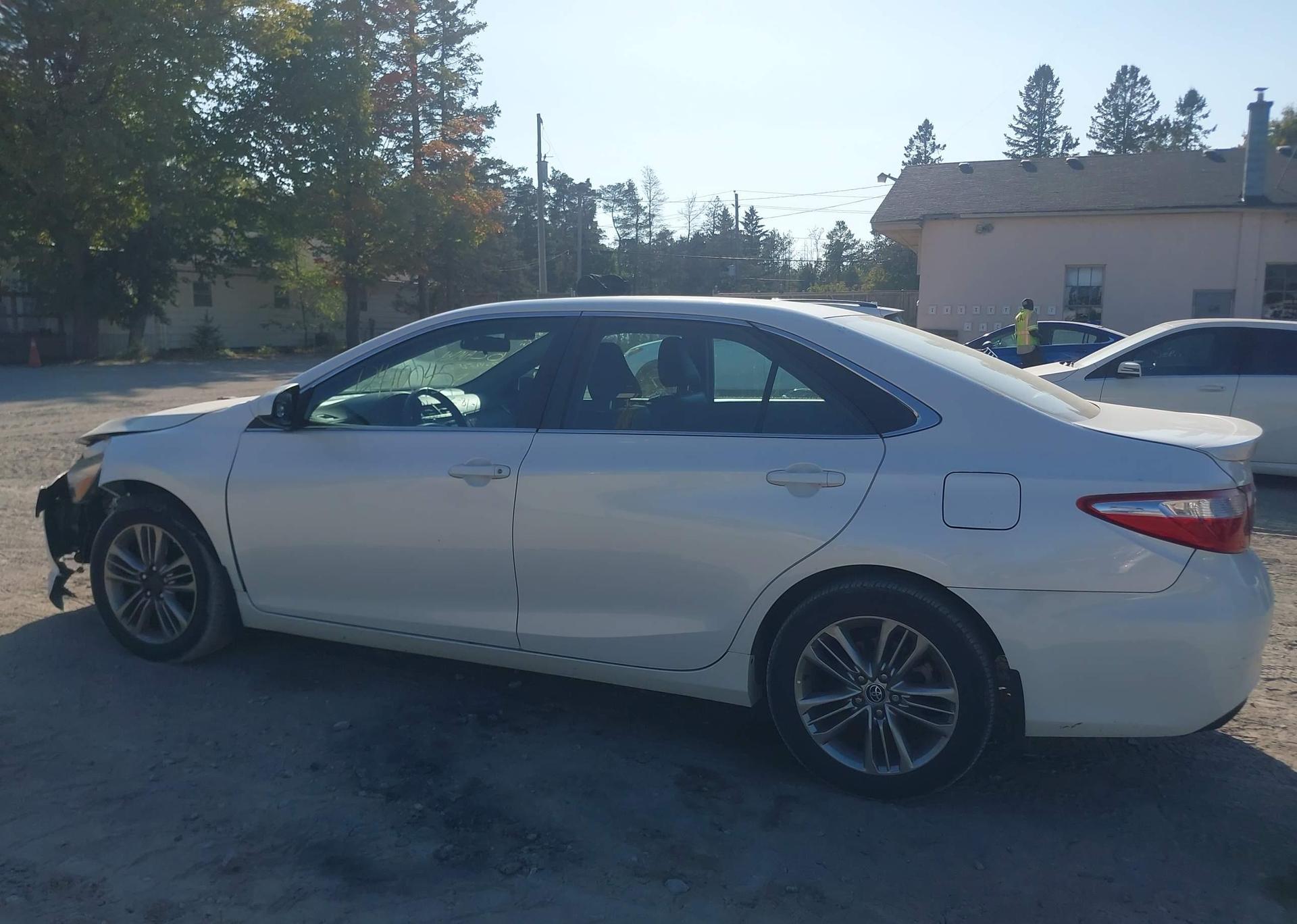 2016 TOYOTA CAMRY SE