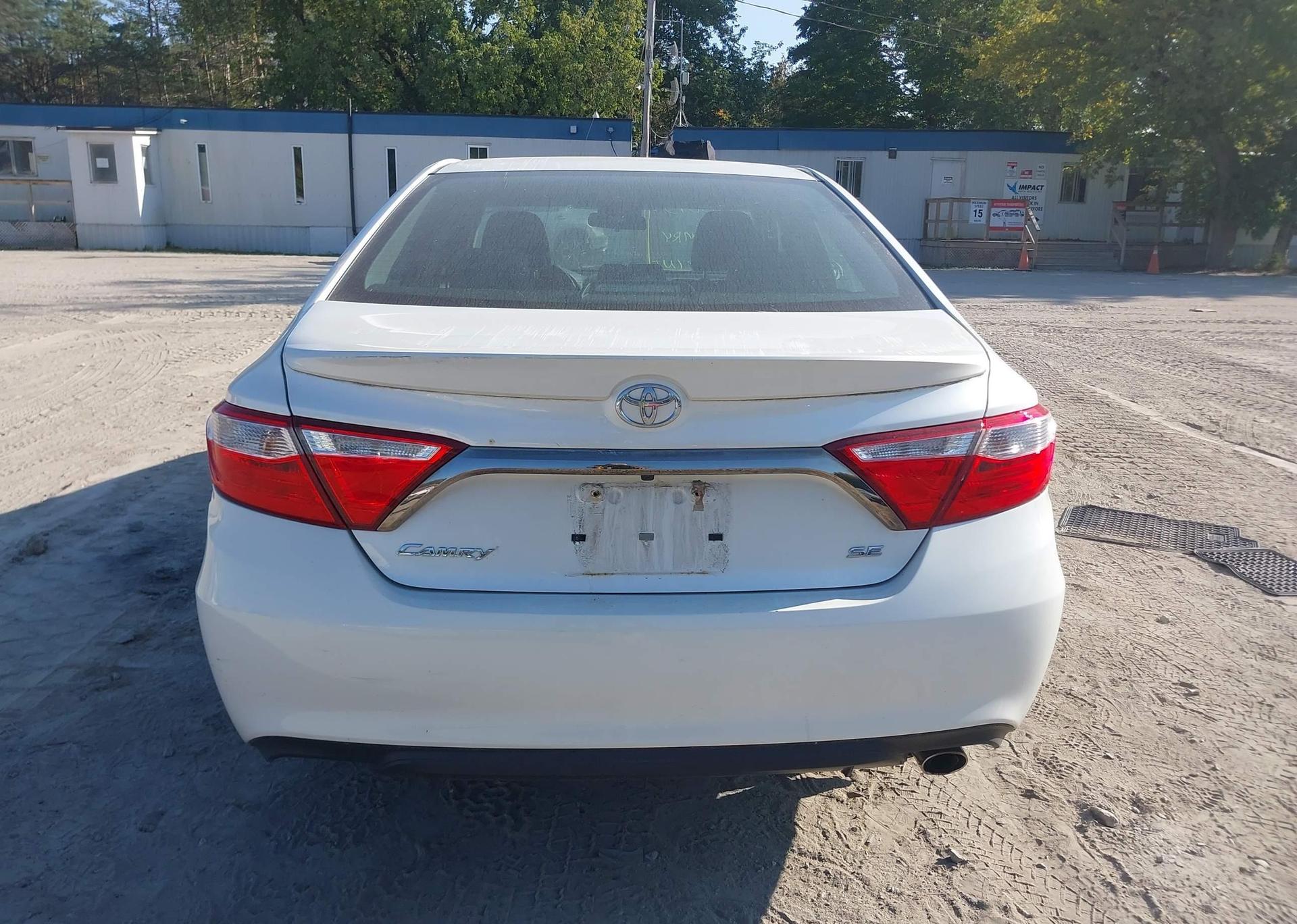 2016 TOYOTA CAMRY SE
