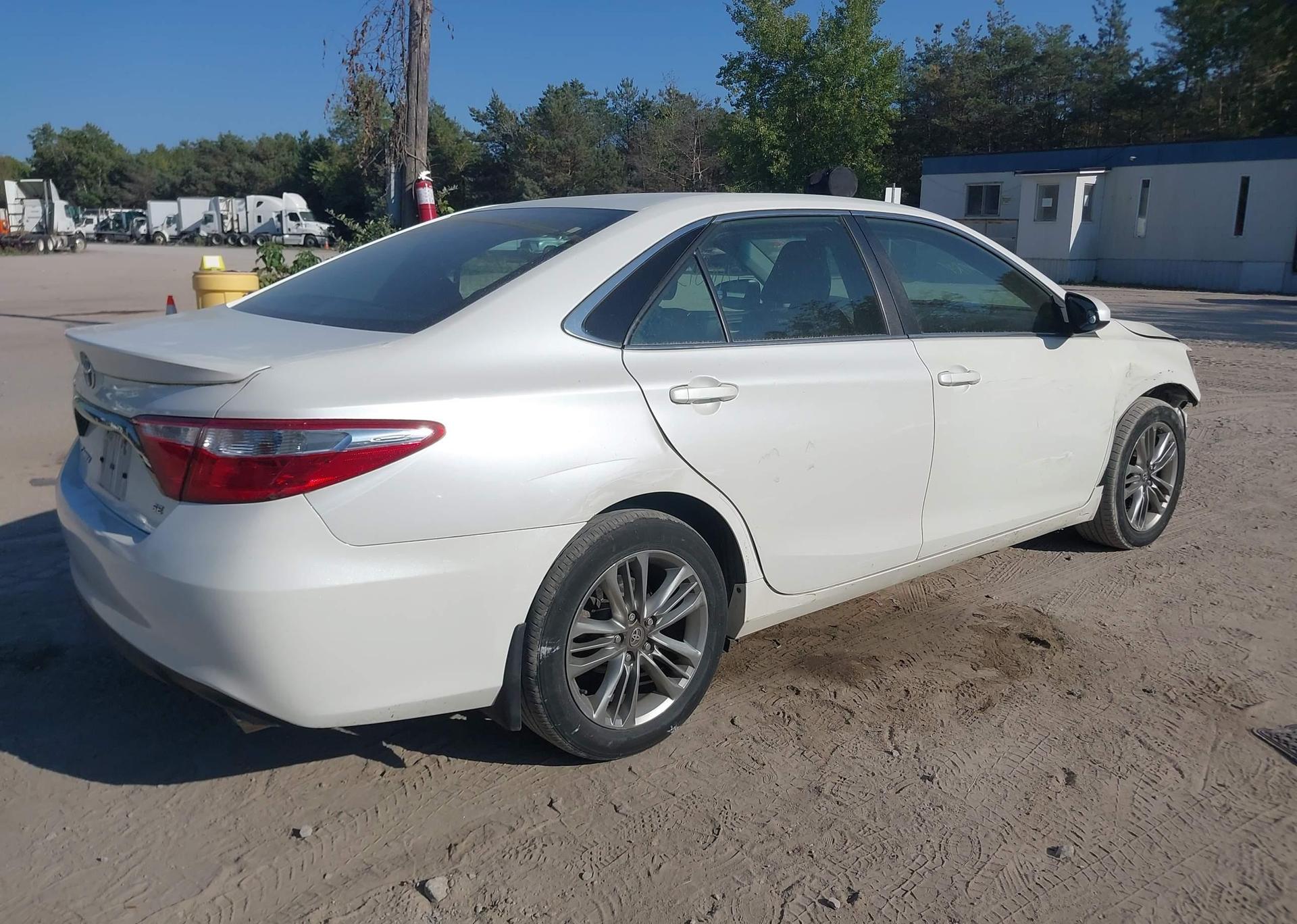 2016 TOYOTA CAMRY SE