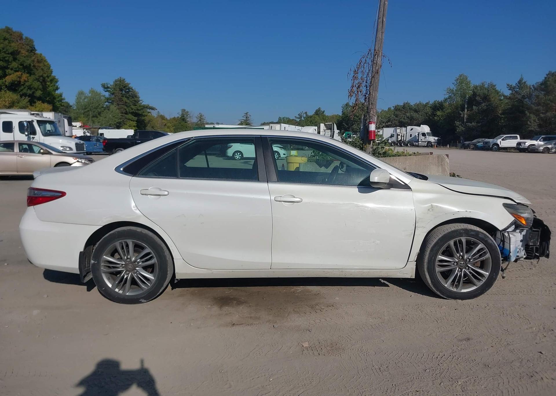 2016 TOYOTA CAMRY SE