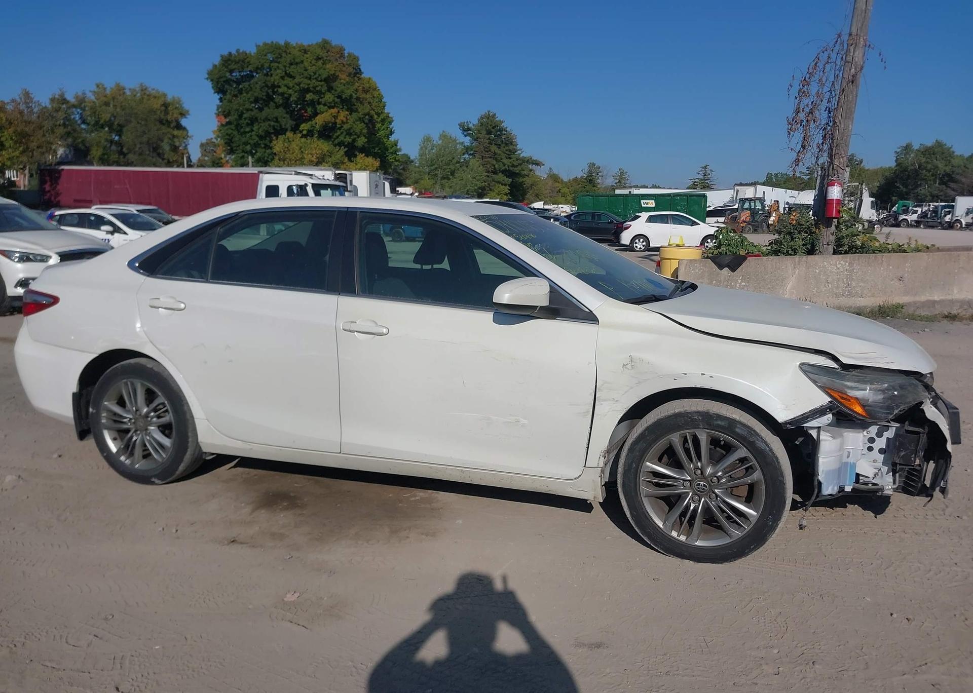 2016 TOYOTA CAMRY SE