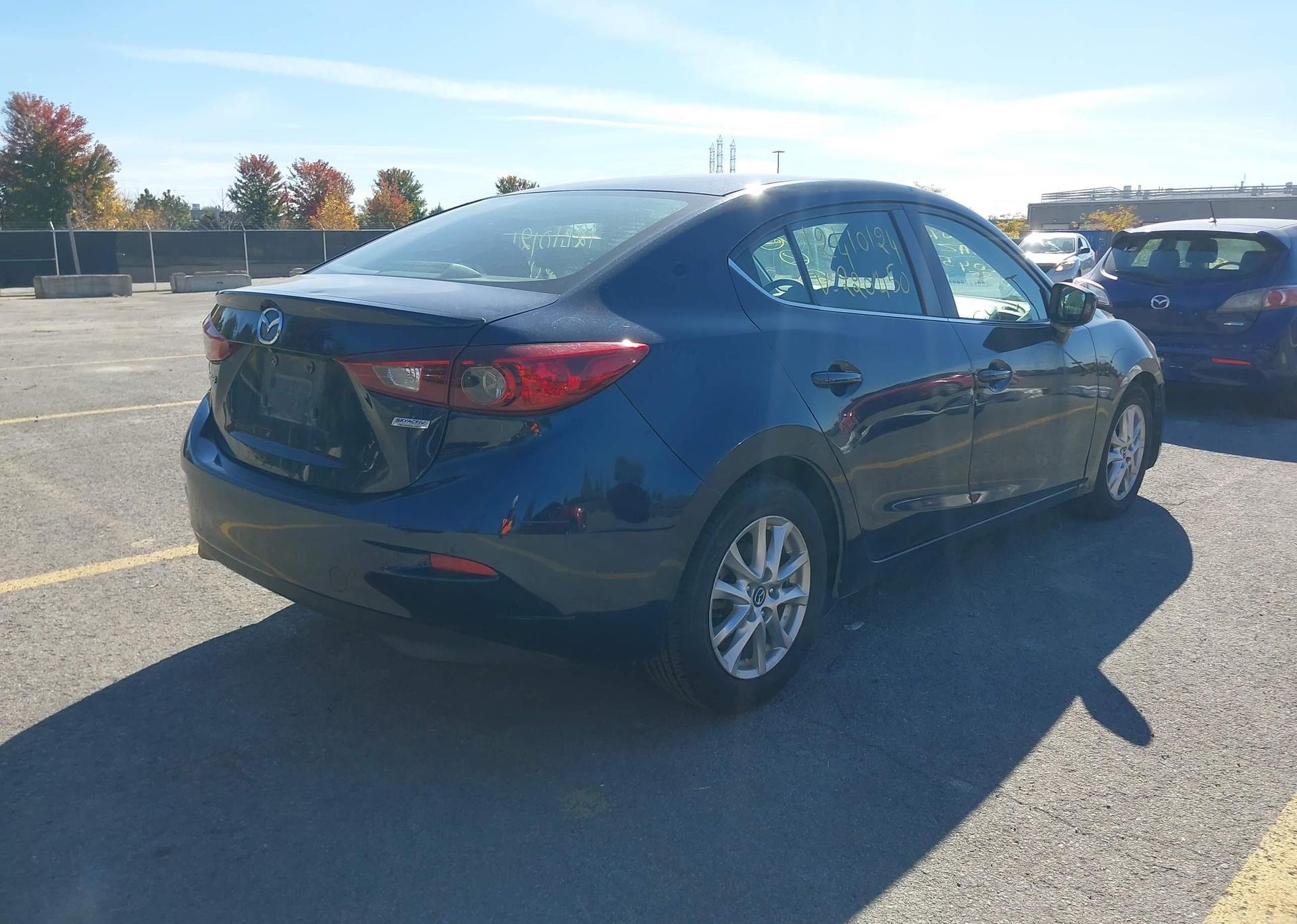 2015 MAZDA MAZDA3