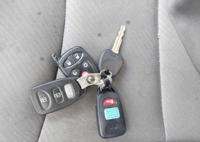 2012 HYUNDAI ELANTRA GL