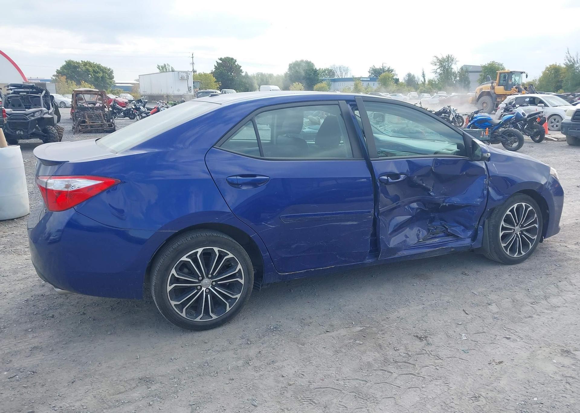 2015 TOYOTA COROLLA