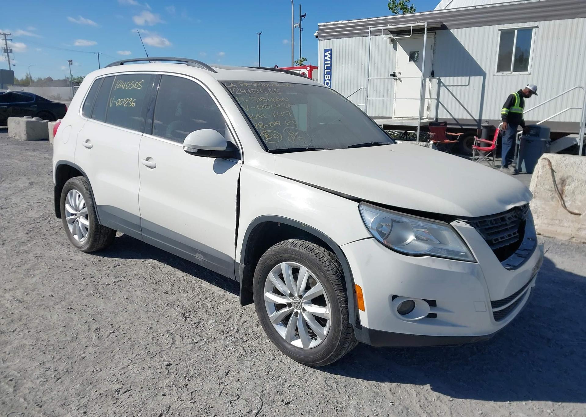 2011 VOLKSWAGEN TIGUAN S