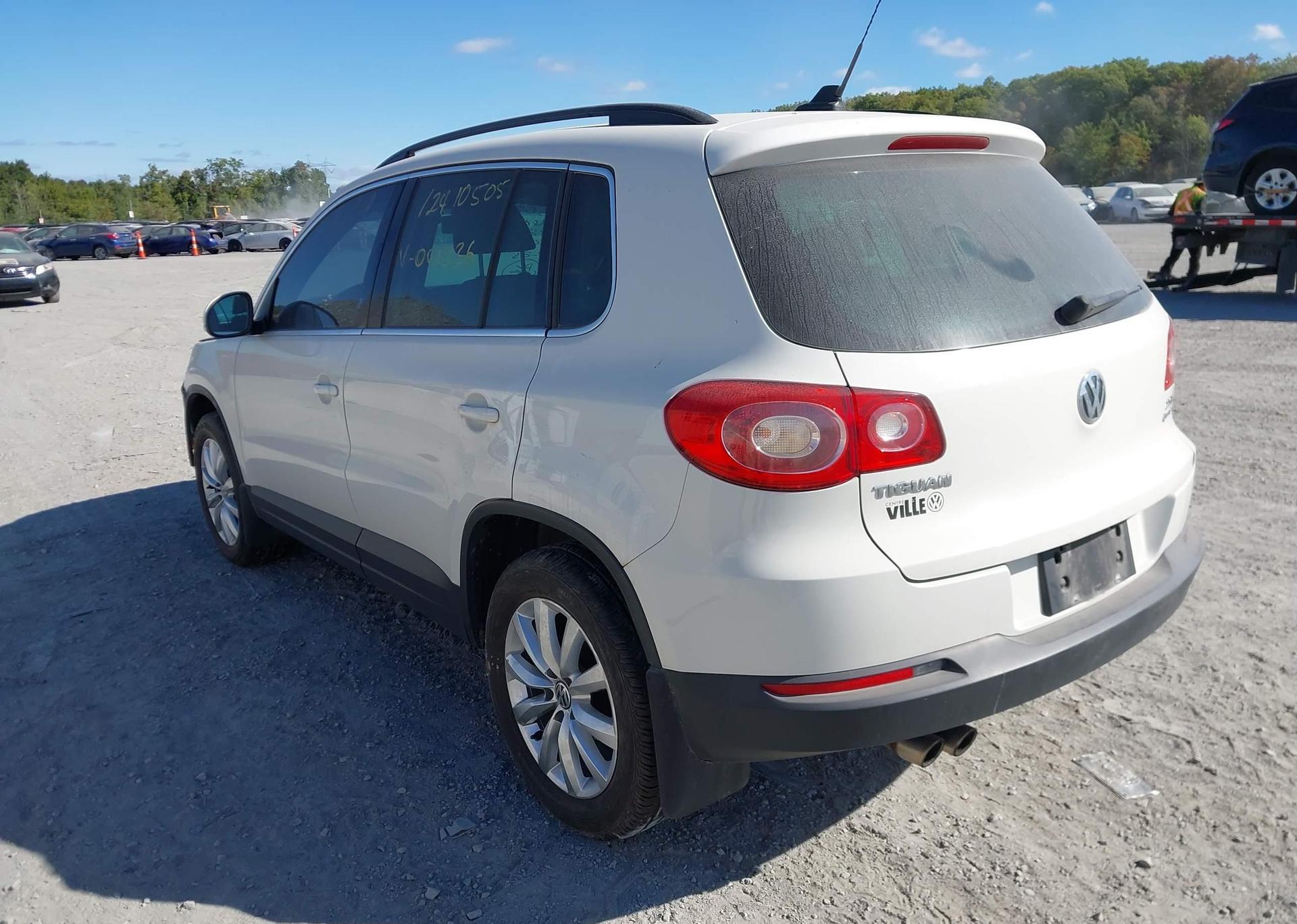 2011 VOLKSWAGEN TIGUAN S
