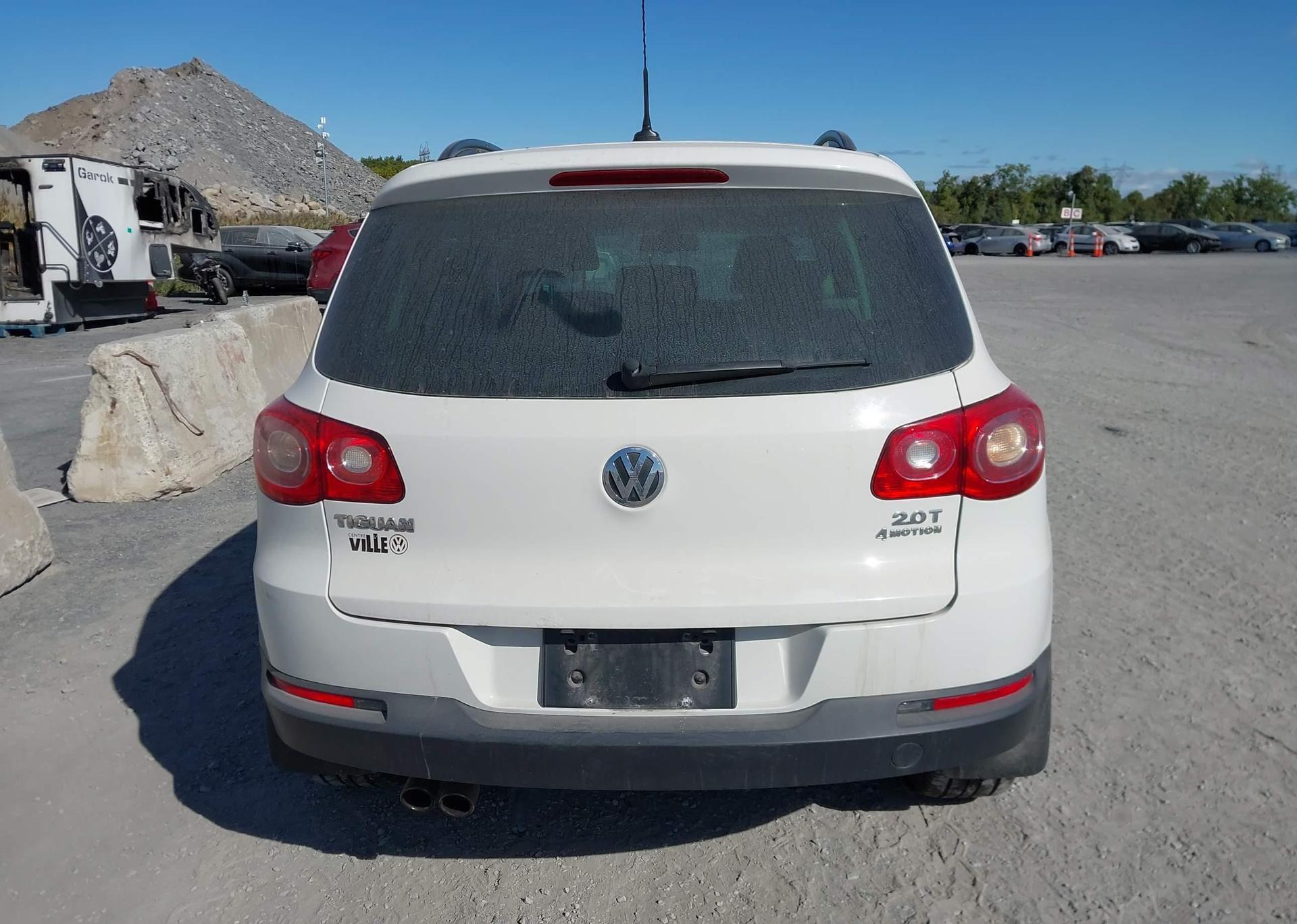 2011 VOLKSWAGEN TIGUAN S