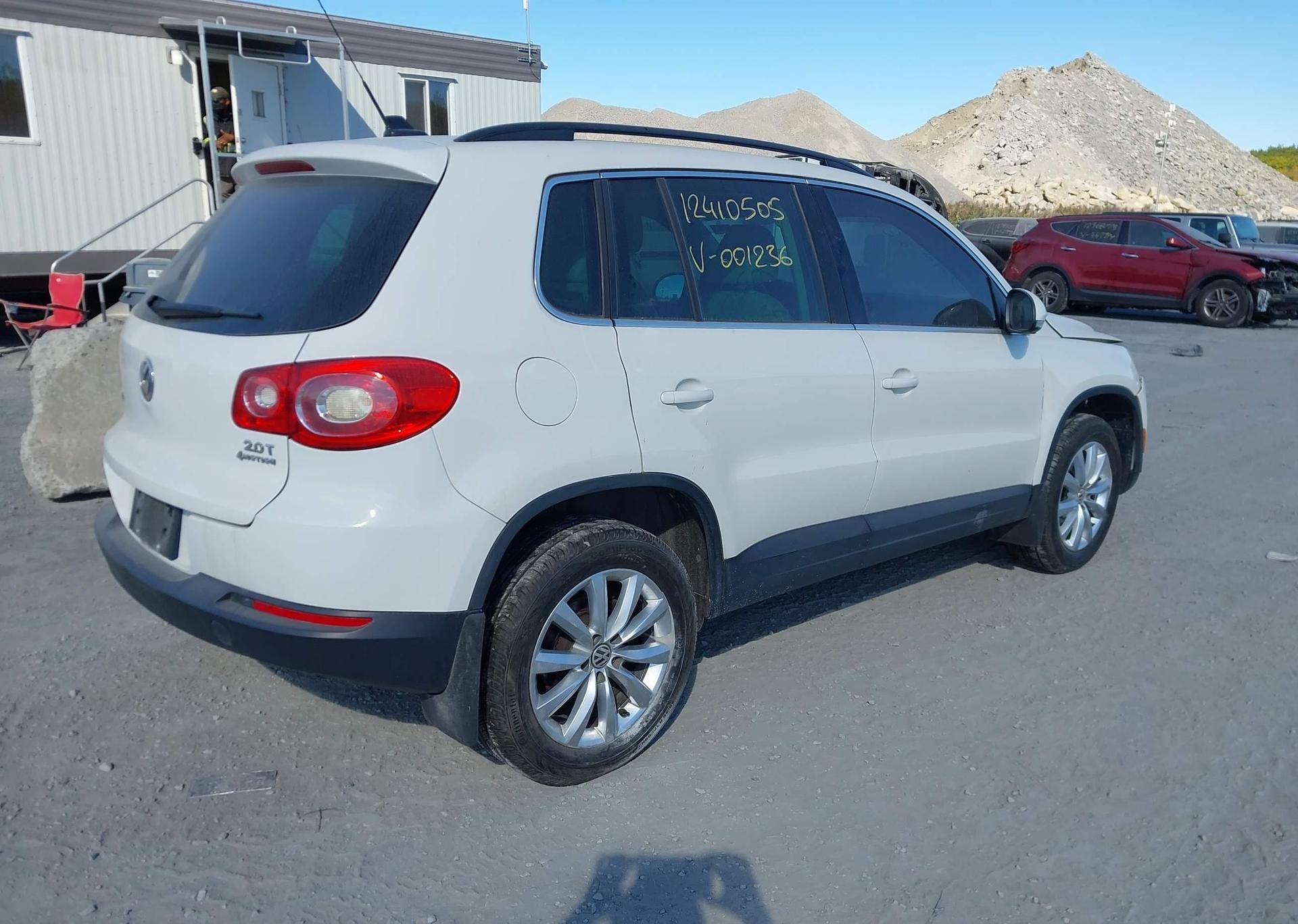 2011 VOLKSWAGEN TIGUAN S