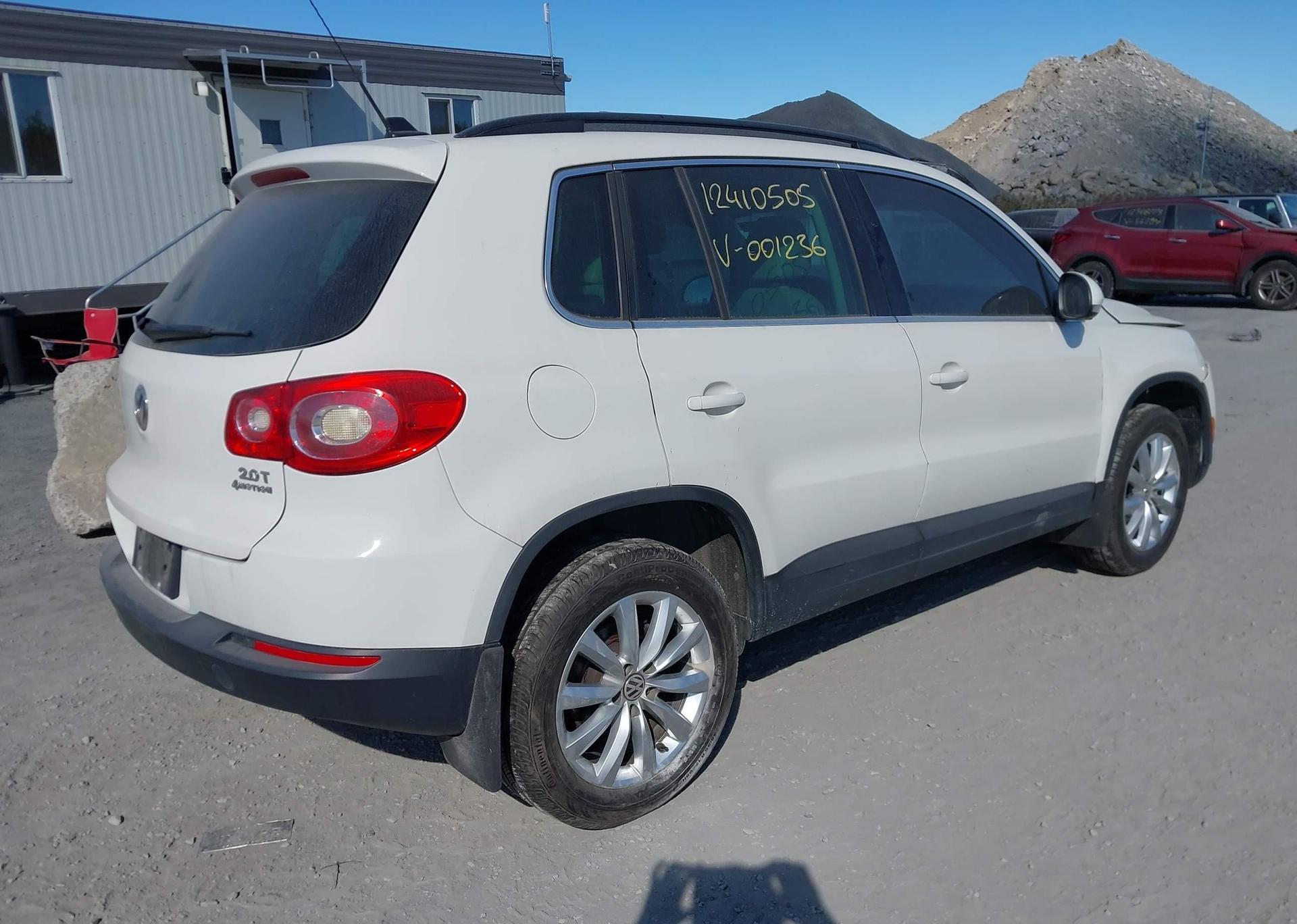 2011 VOLKSWAGEN TIGUAN S