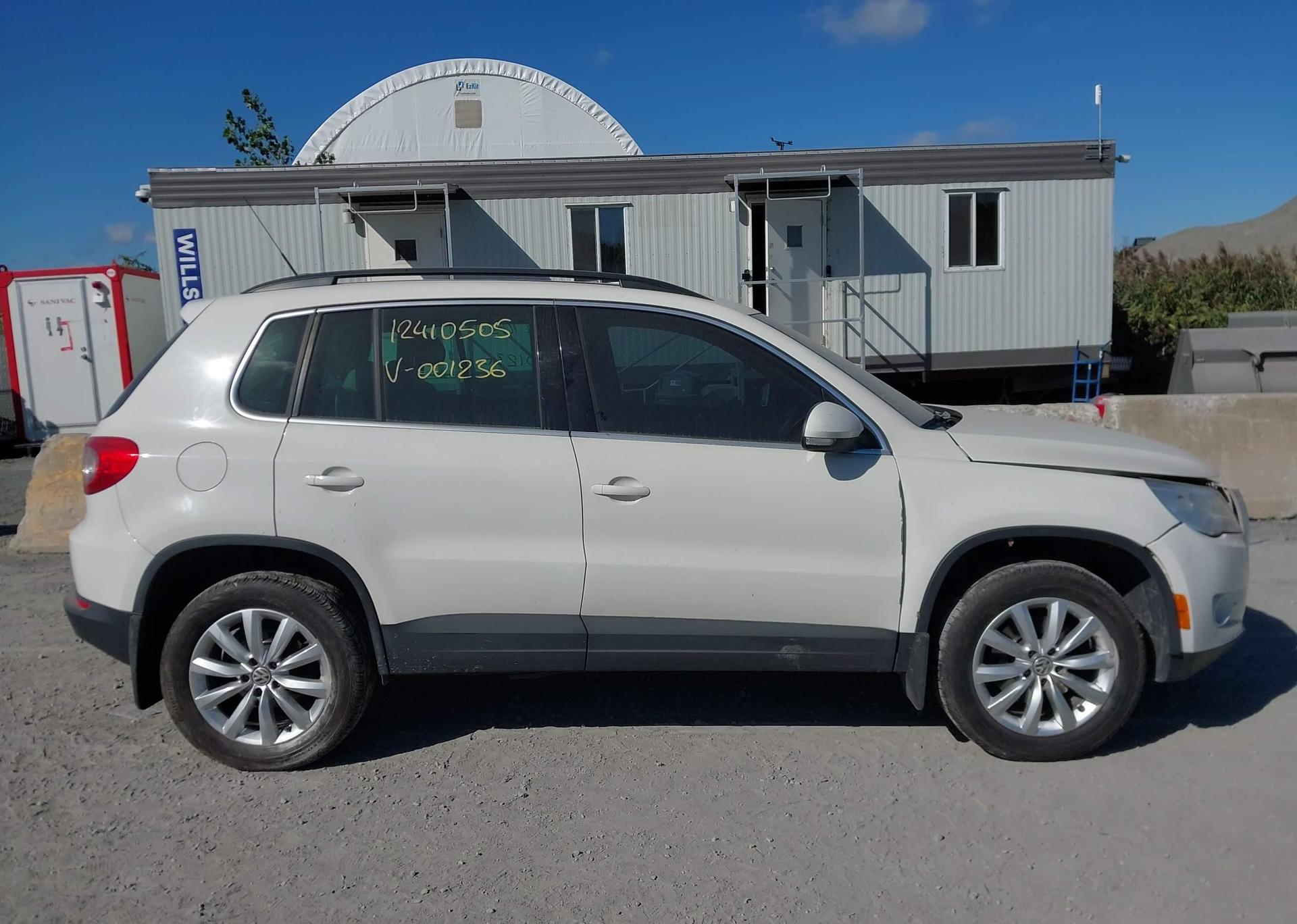 2011 VOLKSWAGEN TIGUAN S