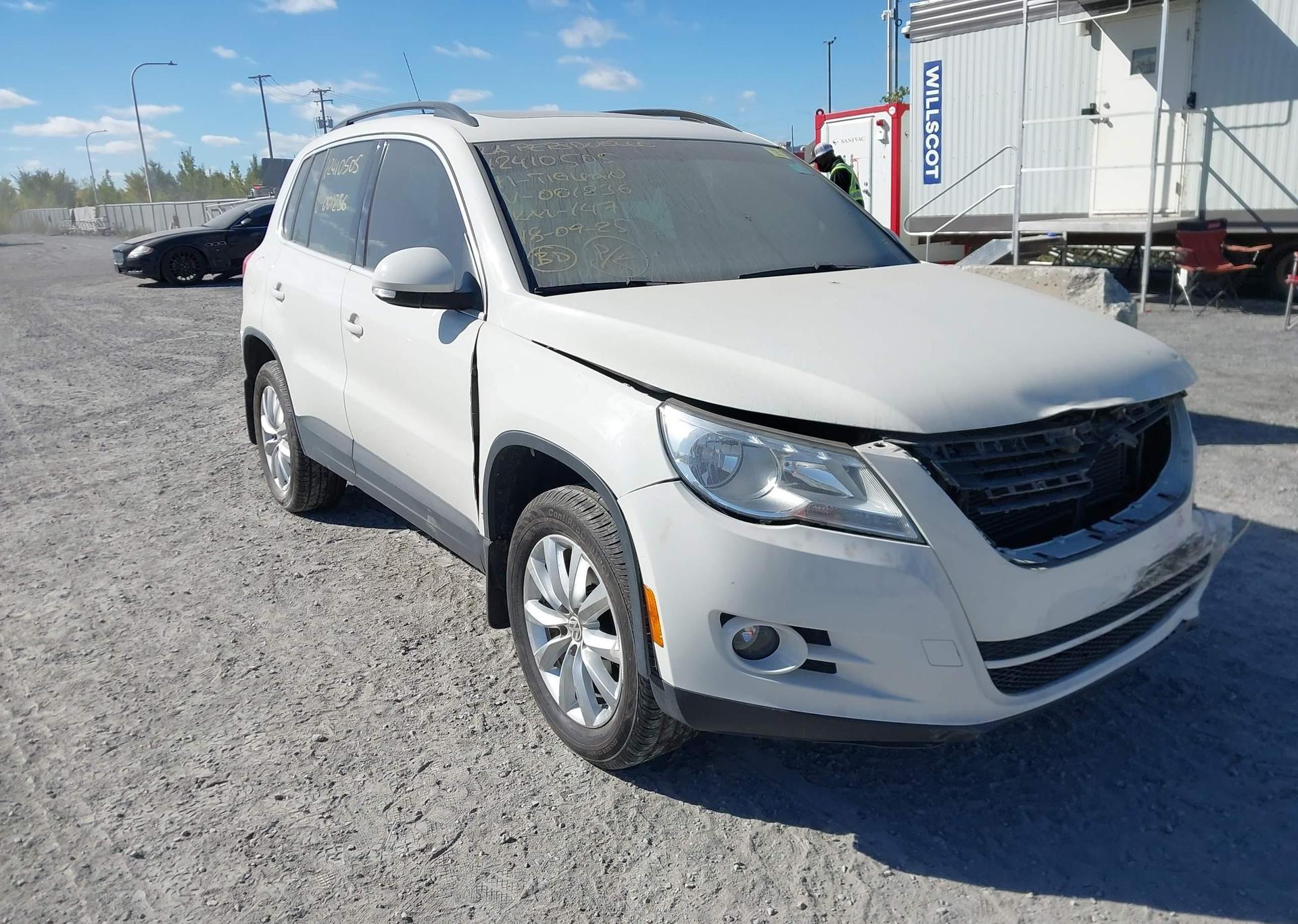 2011 VOLKSWAGEN TIGUAN S