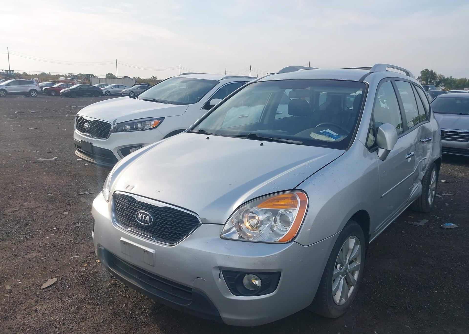 2012 KIA RONDO
