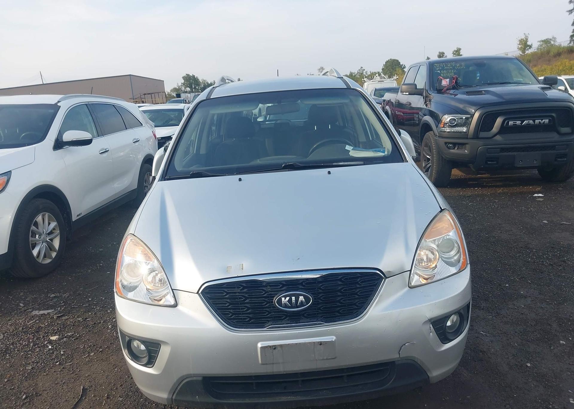 2012 KIA RONDO