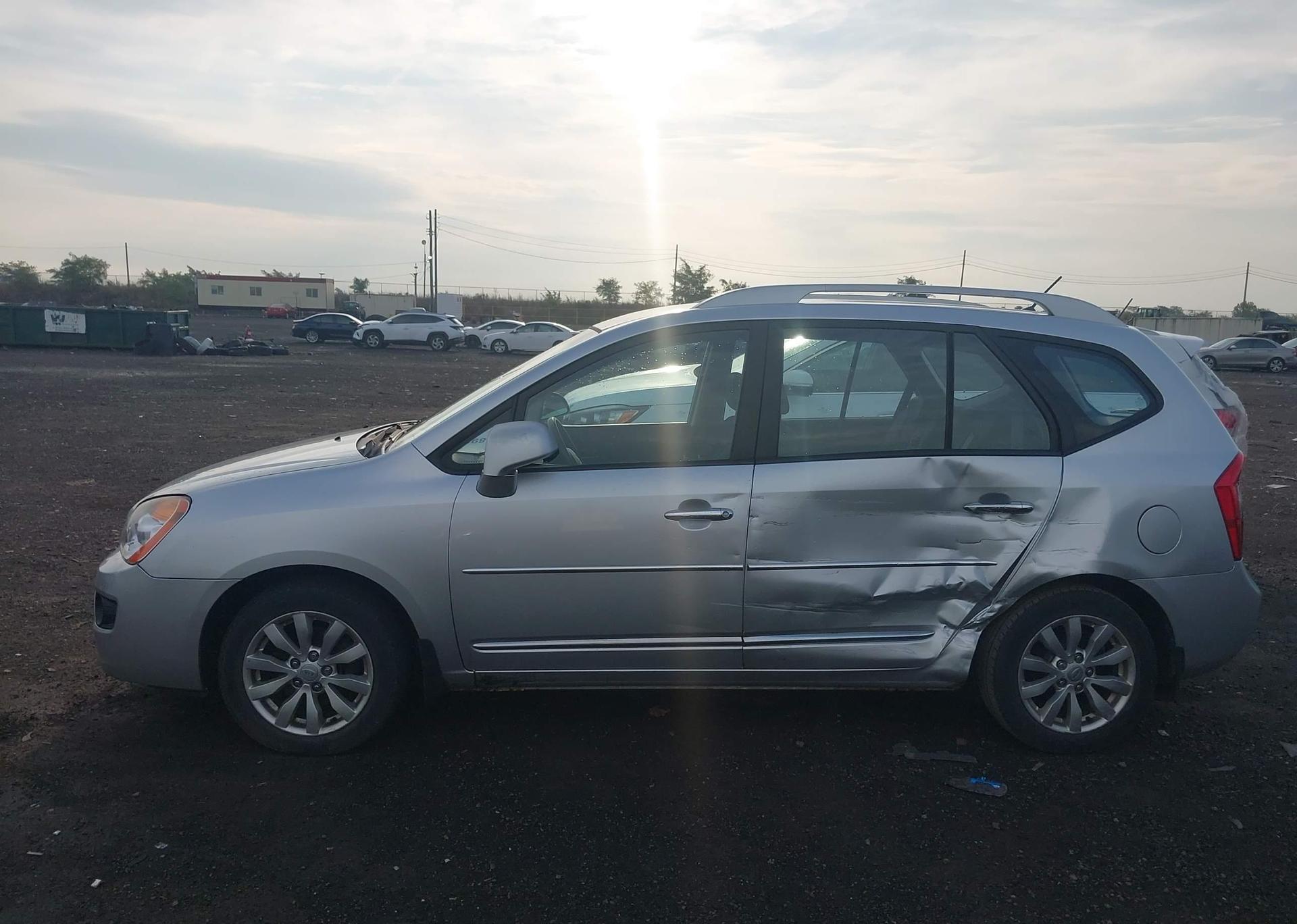 2012 KIA RONDO