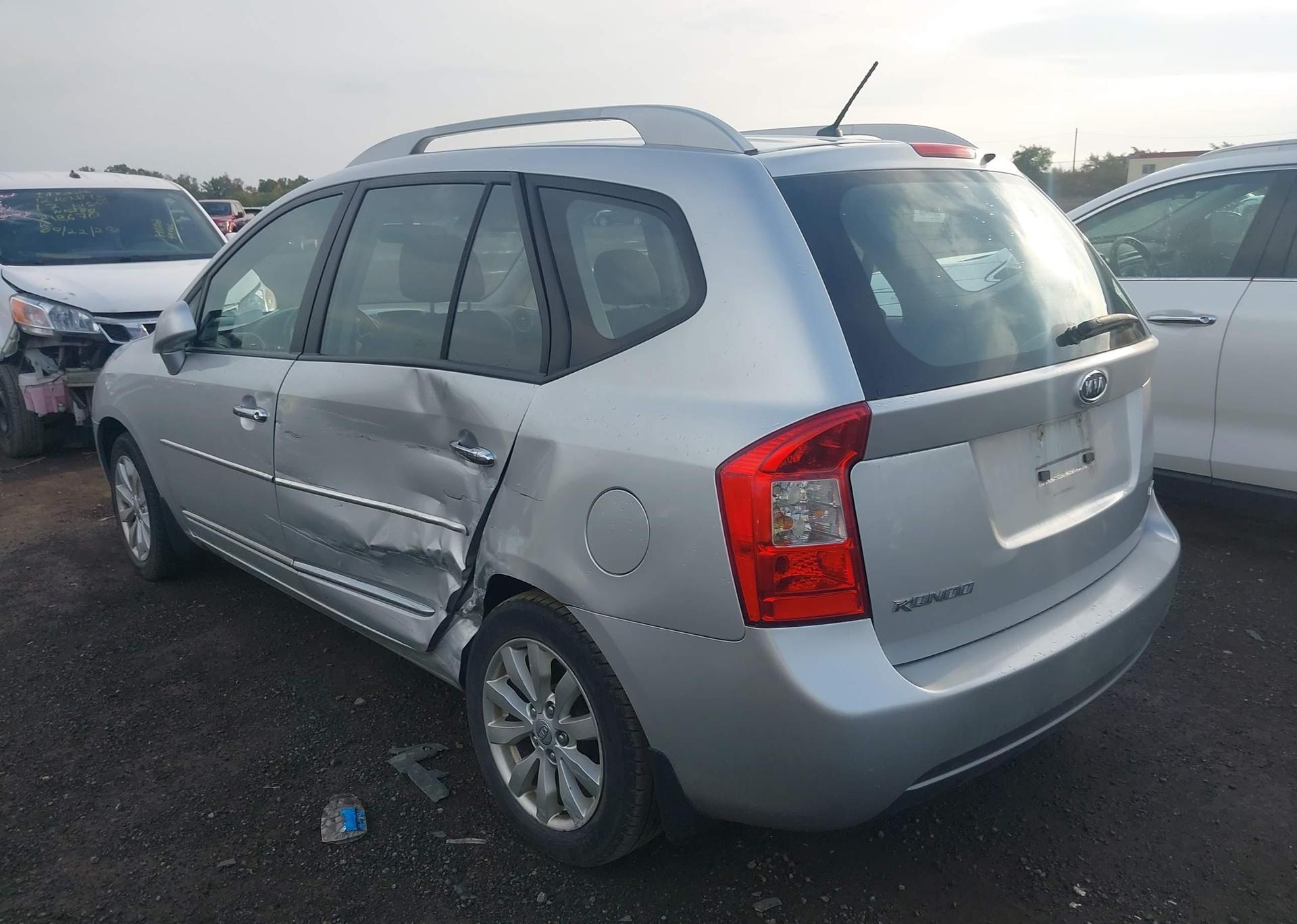 2012 KIA RONDO
