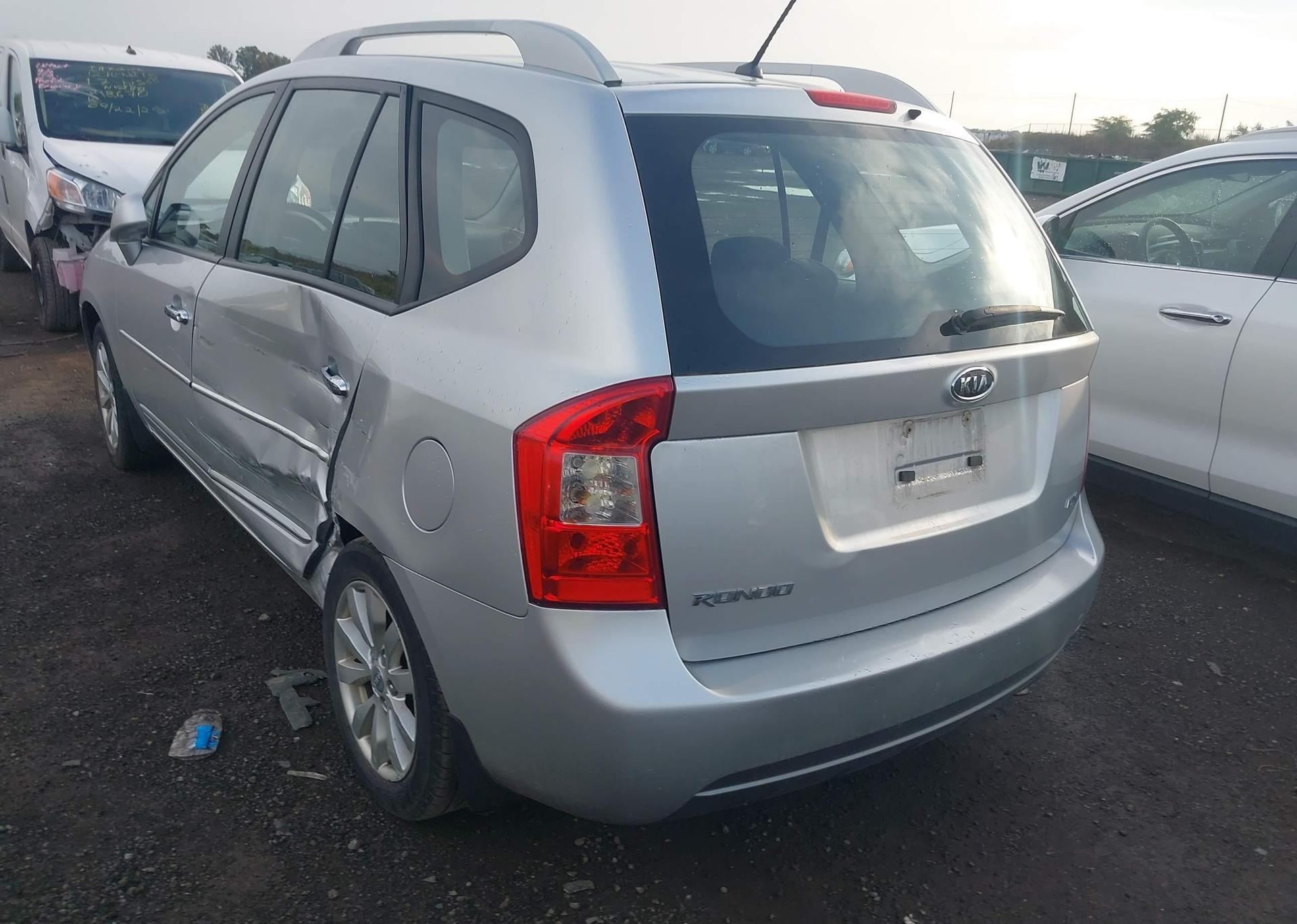 2012 KIA RONDO