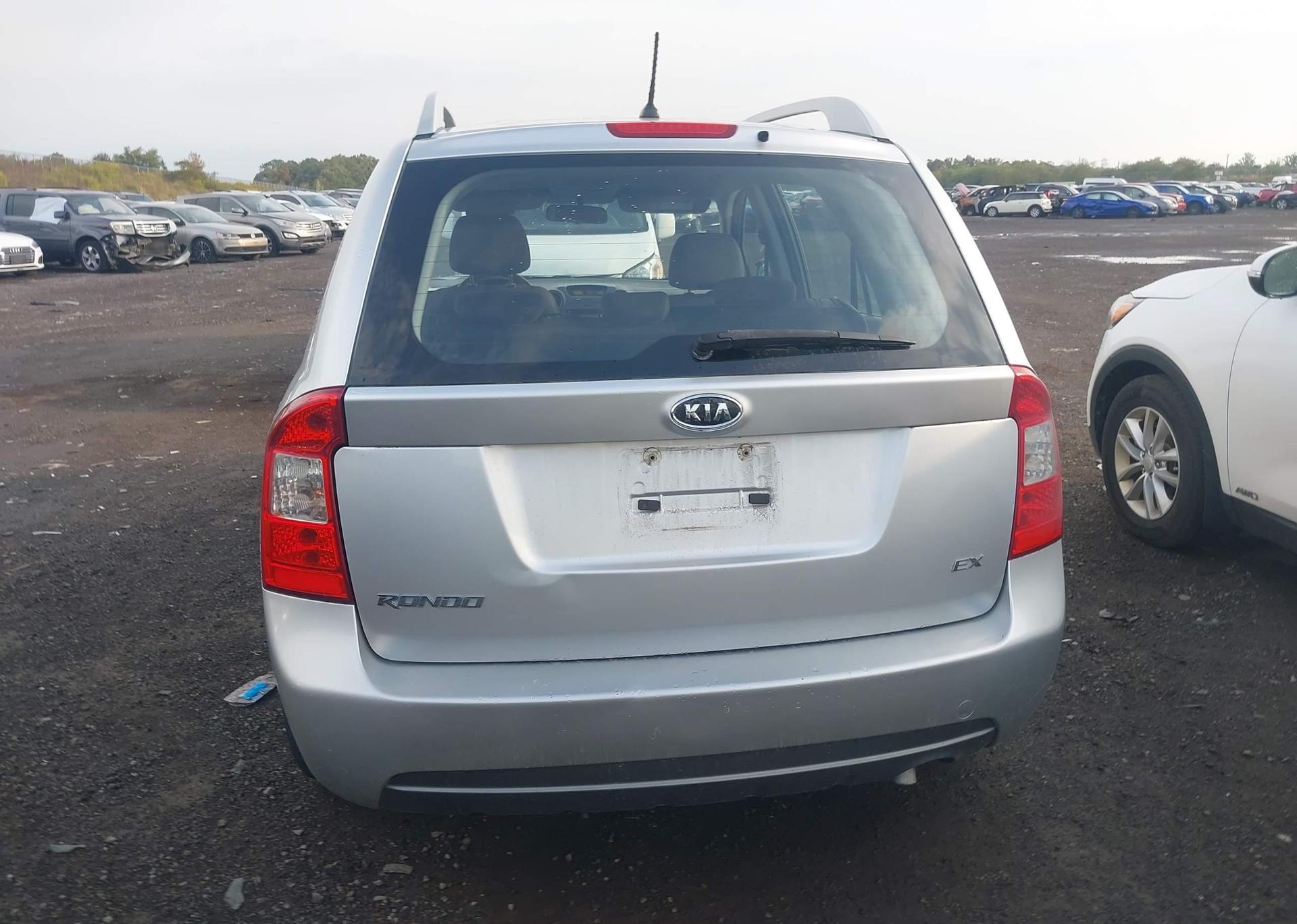 2012 KIA RONDO