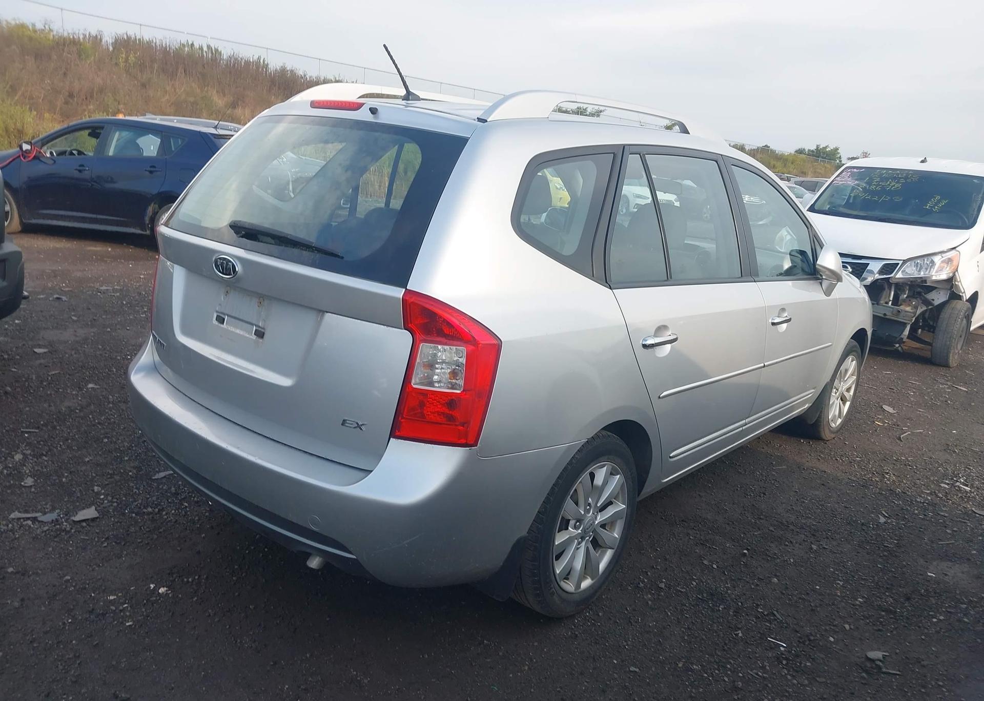 2012 KIA RONDO
