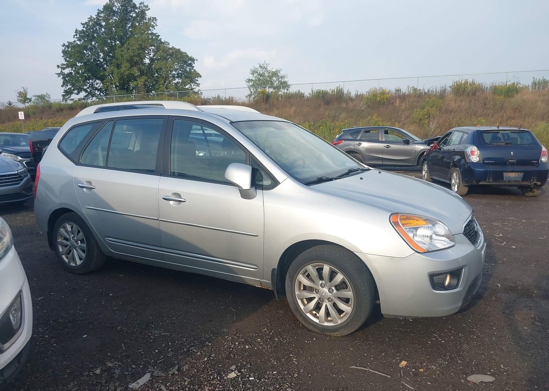2012 KIA RONDO