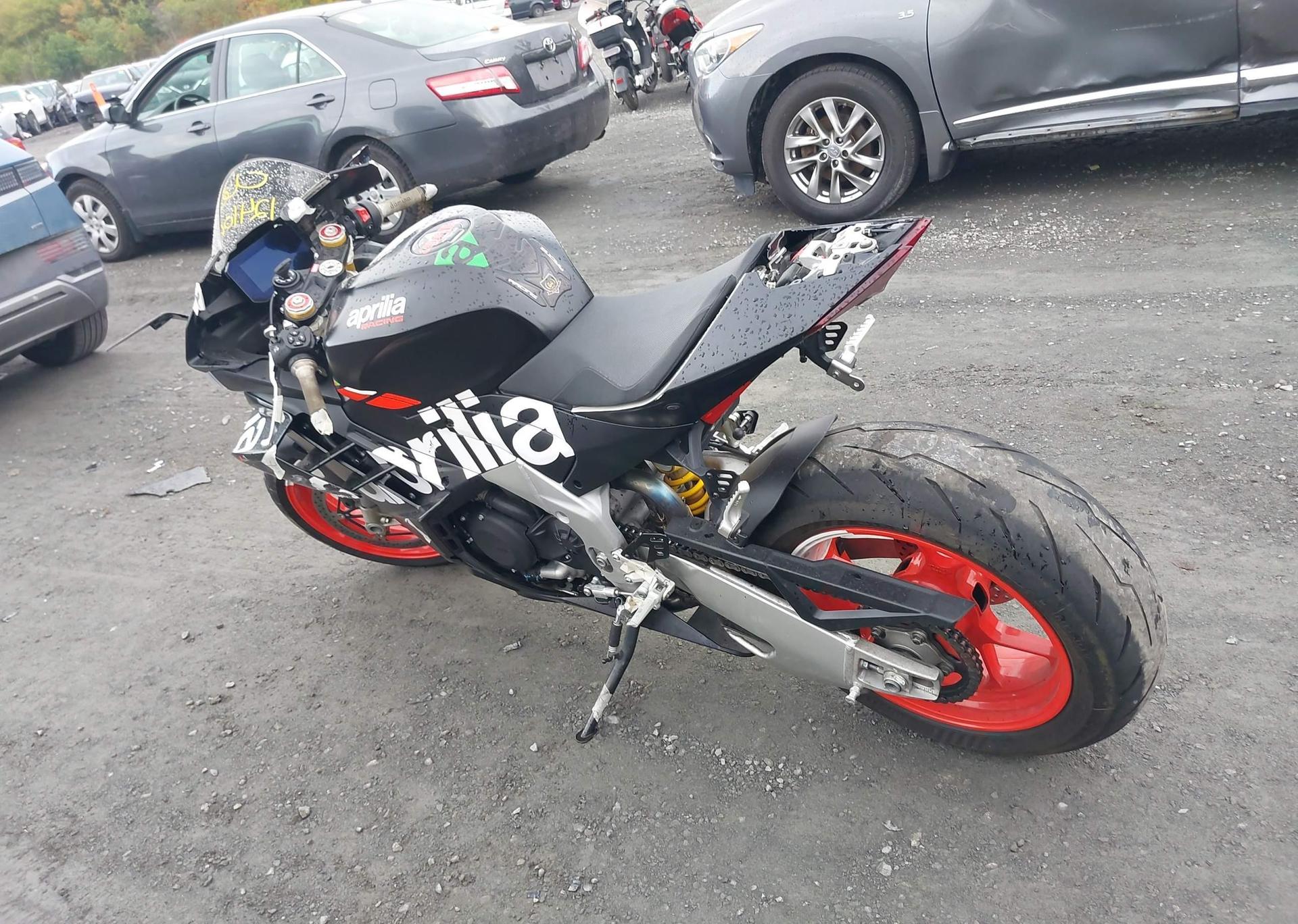 2024 APRILIA RSV4 1100