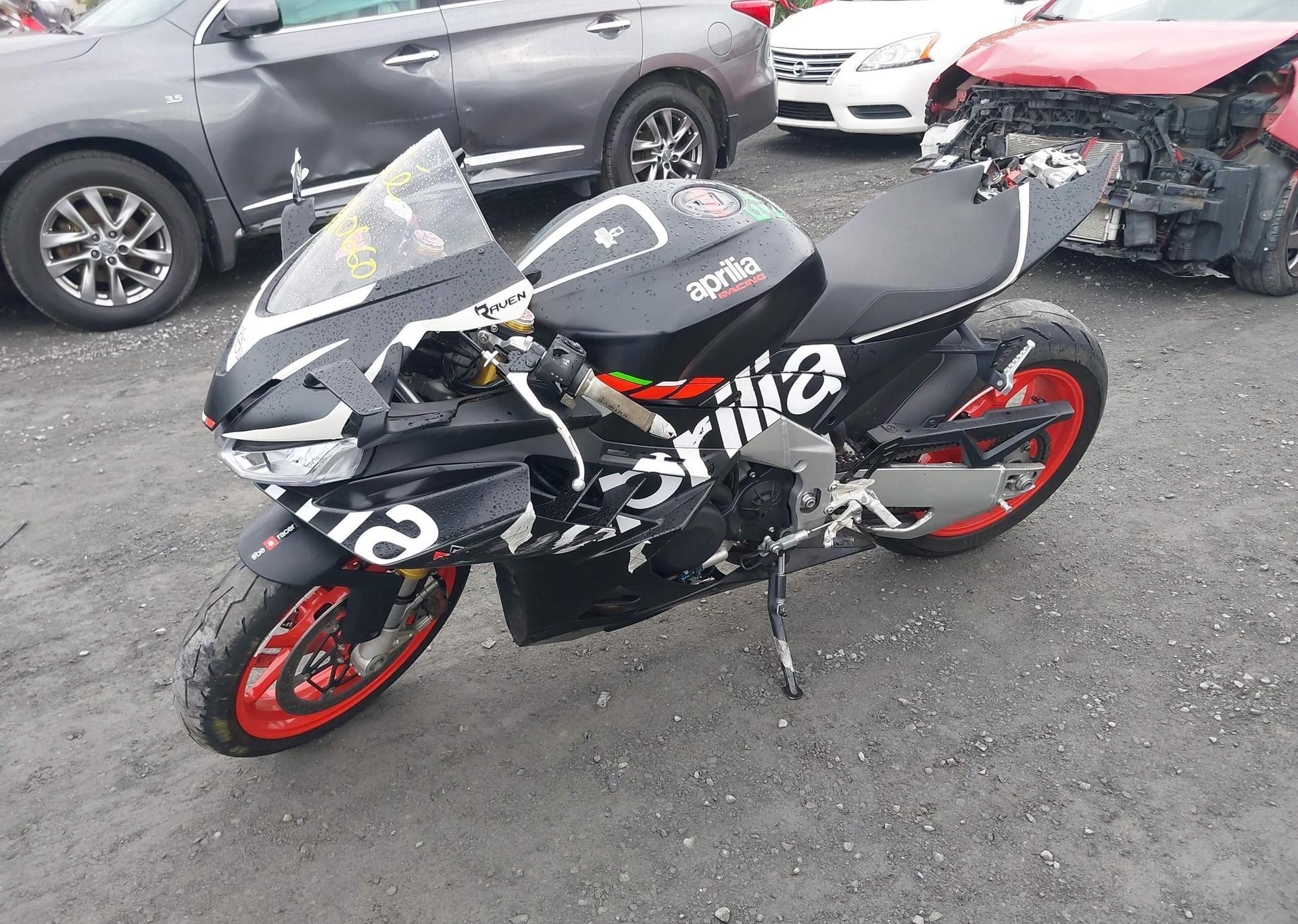 2024 APRILIA RSV4 1100